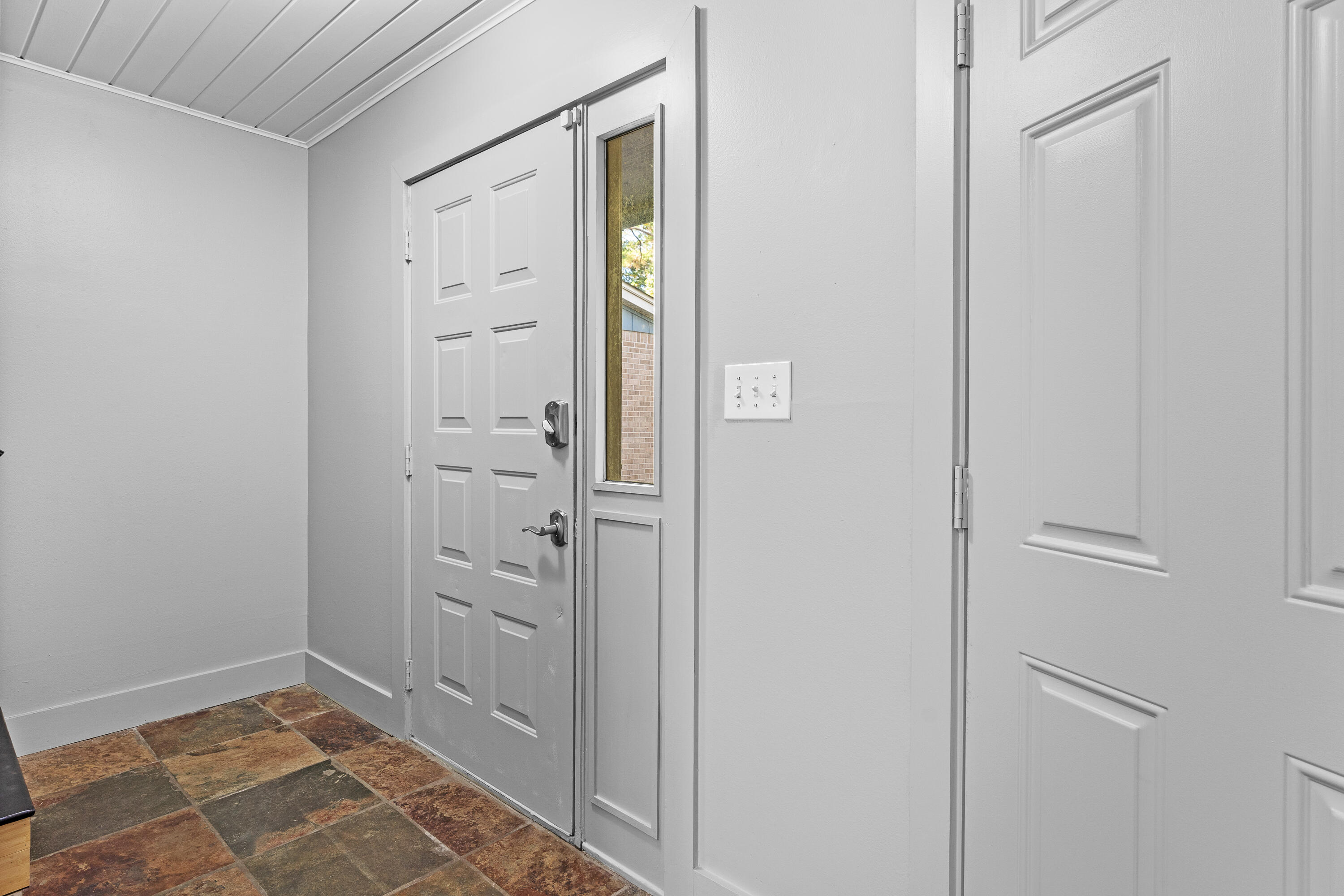 ROCKY BAYOU T/H UNIT 28 - Residential