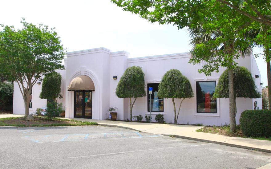 Available: 3776sf (+/-) Freestanding retail building in Destin FL located between The Destin Commons retail center and Silver Sands Outlets. This property is currently occupied by a single Tenant and is a rare opportunity for an investor or end user. Destin is a popular year around tourism destination with over 4 Million visitors per year. Florida DOT traffic counts for the location are 49,300 ADT and this property is next to controlled intersection. Building features include: 10ft ceiling height, open floor plan, 11 parking spaces, new roof and fresh paint. Property is available for lease or sale. (Zoning: Residential, Office, Institutional, Tourist Development)