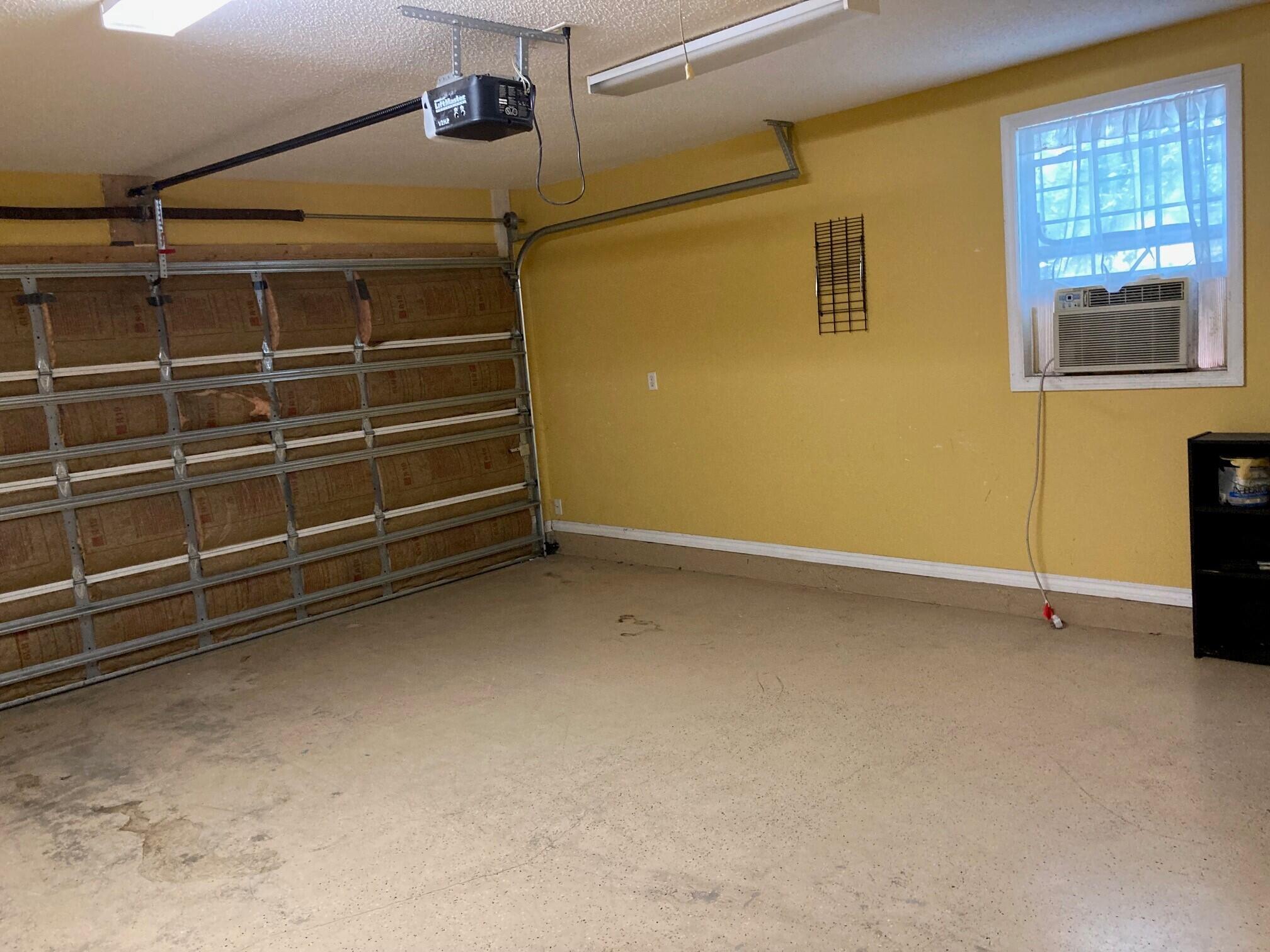 ADAMS POWELL S/D LOT 19 BLK E - Residential Lease