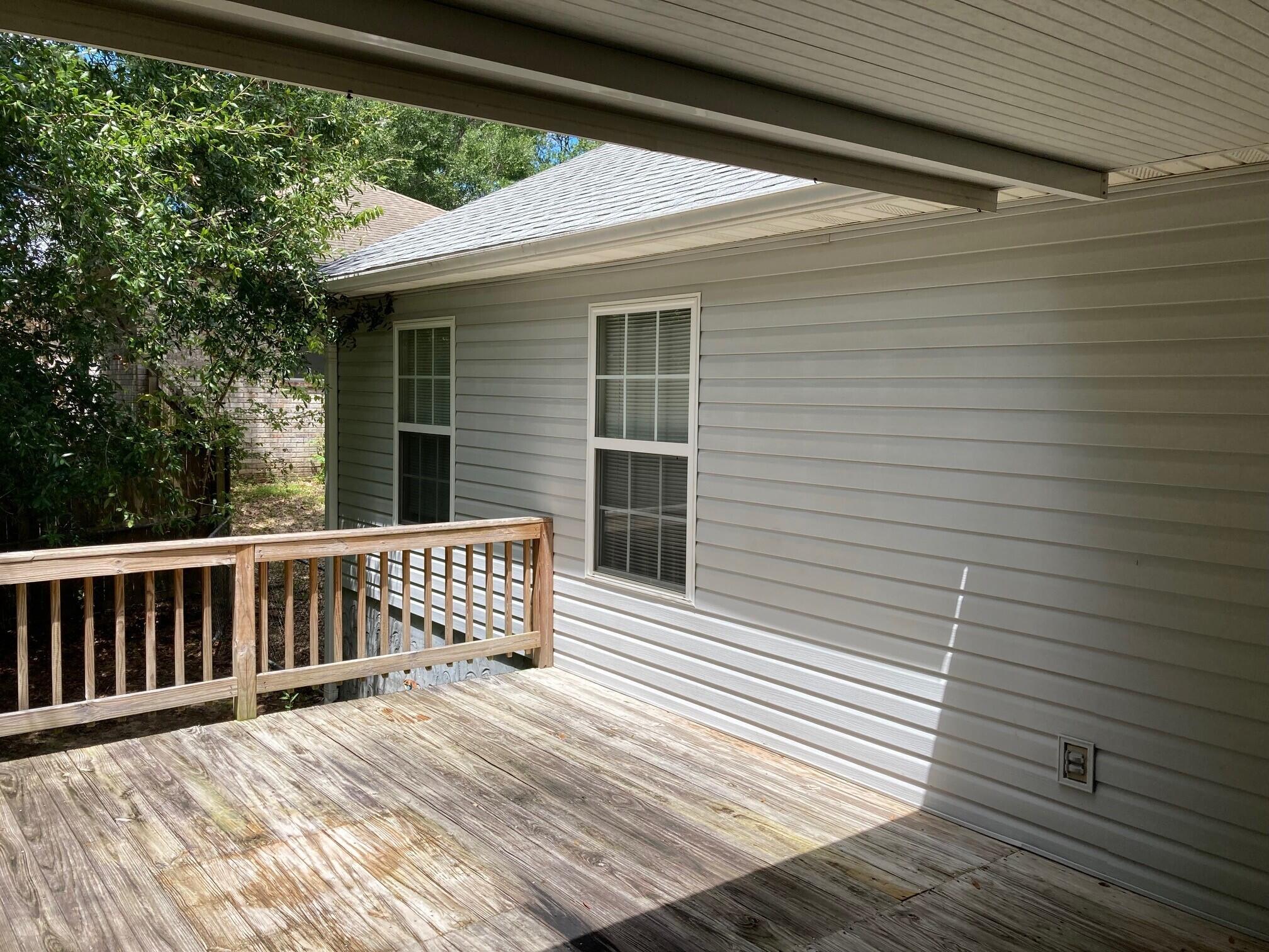 ADAMS POWELL S/D LOT 19 BLK E - Residential Lease