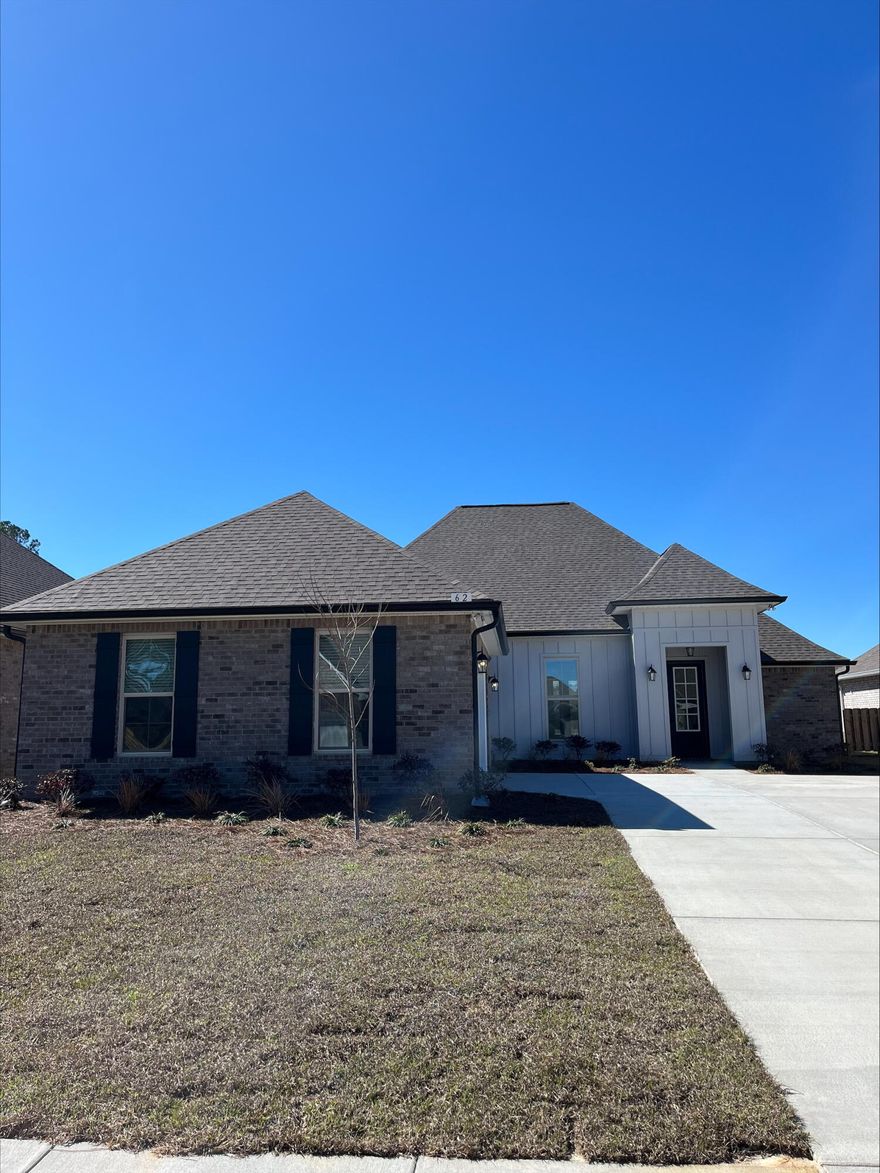 Awesome builder rate plus choice of FREE blinds OR fridge! Restrictions apply.The CLAUDET III G in Starburst at Hammock Bay community offers a 4BR/ 3BA open design with formal dining and keeping room. Upgrades added (list attached). Features: double vanity, garden tub, separate custom tiled shower, and walk-in closet in master bath, tray ceiling in master bed, ensuite bath in bedroom 2, kitchen island, walk-in pantry, boot bench/drop zone in mudroom, covered porches, crown molding, LED lighting throughout, framed mirrors in baths, smart connect Wi-Fi thermostat, smoke and carbon monoxide detectors, landscaping package, architectural 30-year shingles, flood lights, and more!Energy Efficient Features: water heater, electric kitchen appliance package and more! Energy Star Partner.