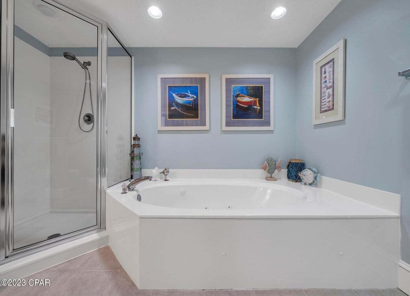 MAJESTIC BEACH TOWERS II - Residential