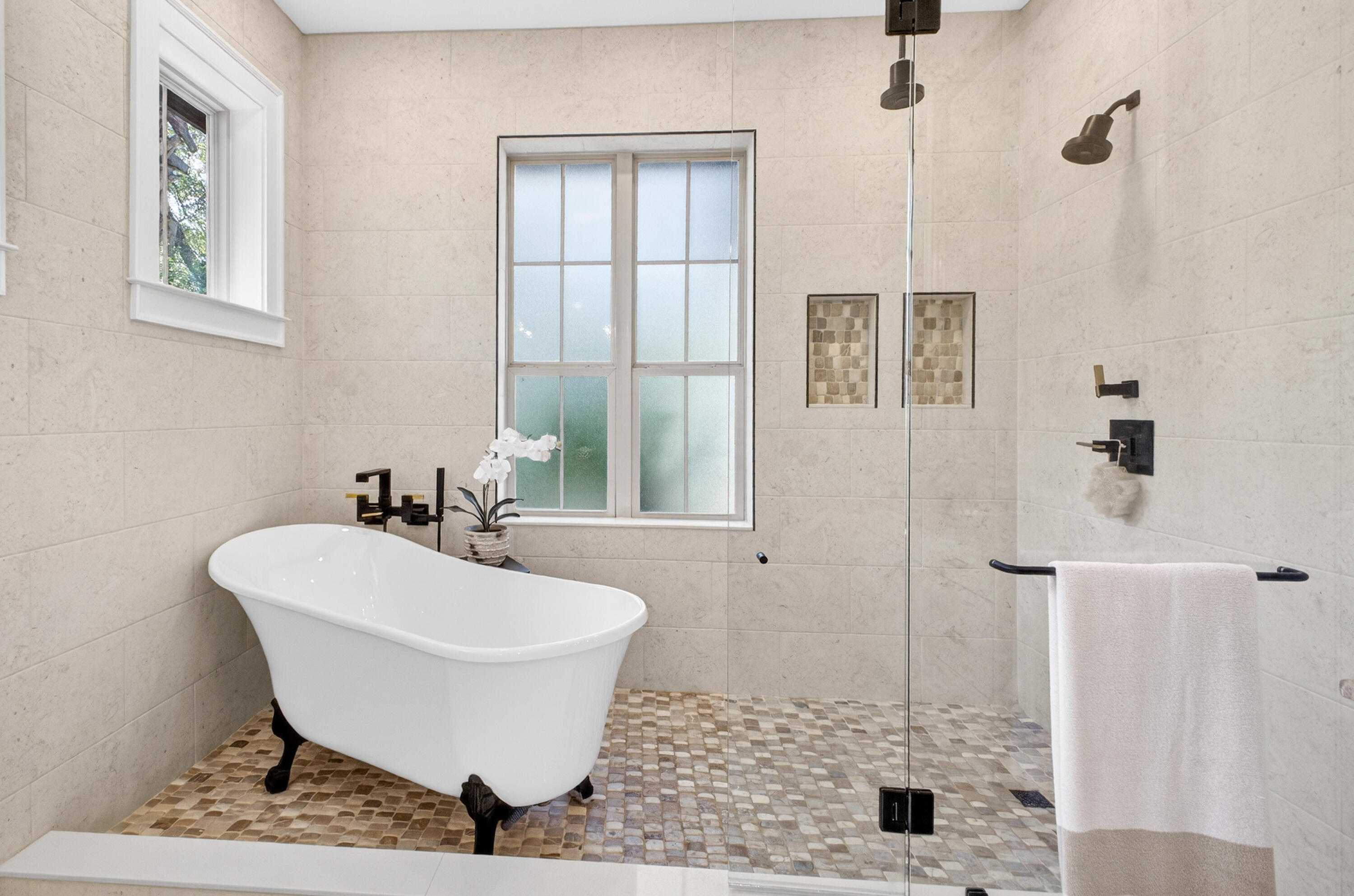 BURNT PINE - Residential