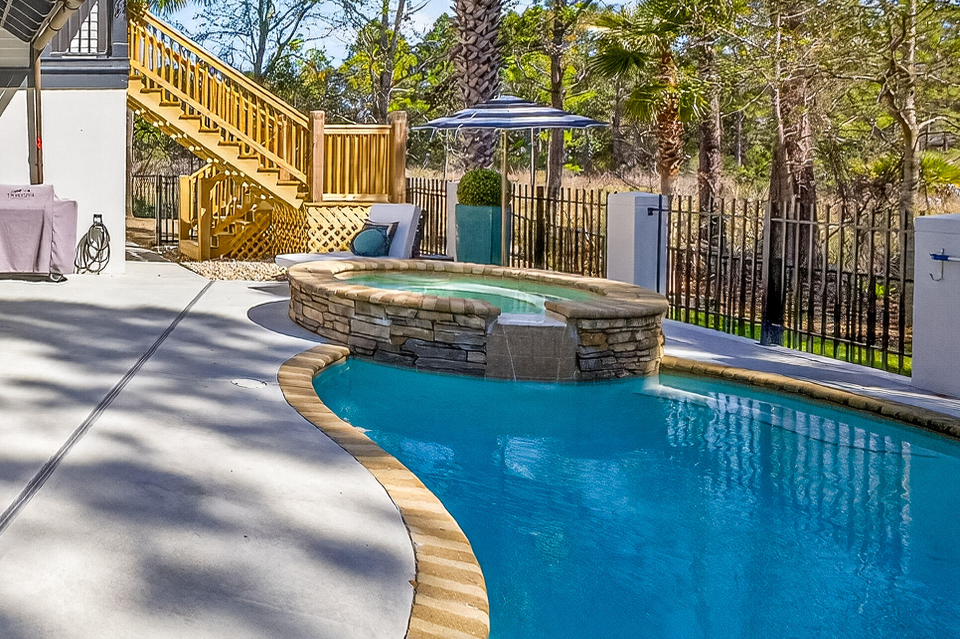 BURNT PINE - Residential