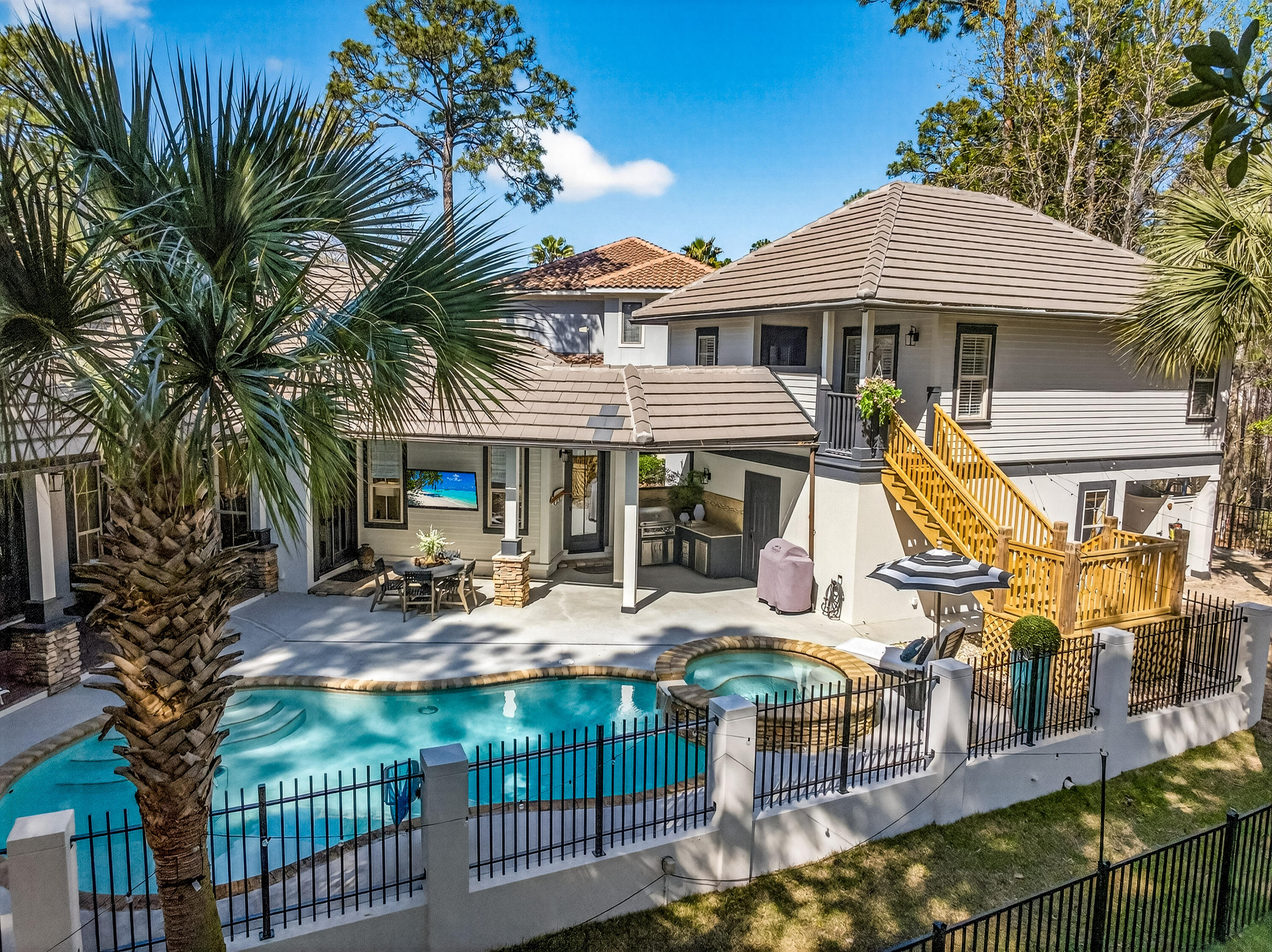 BURNT PINE - Residential