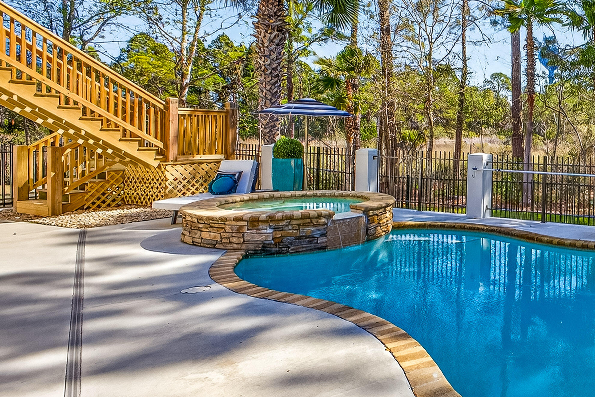 BURNT PINE - Residential