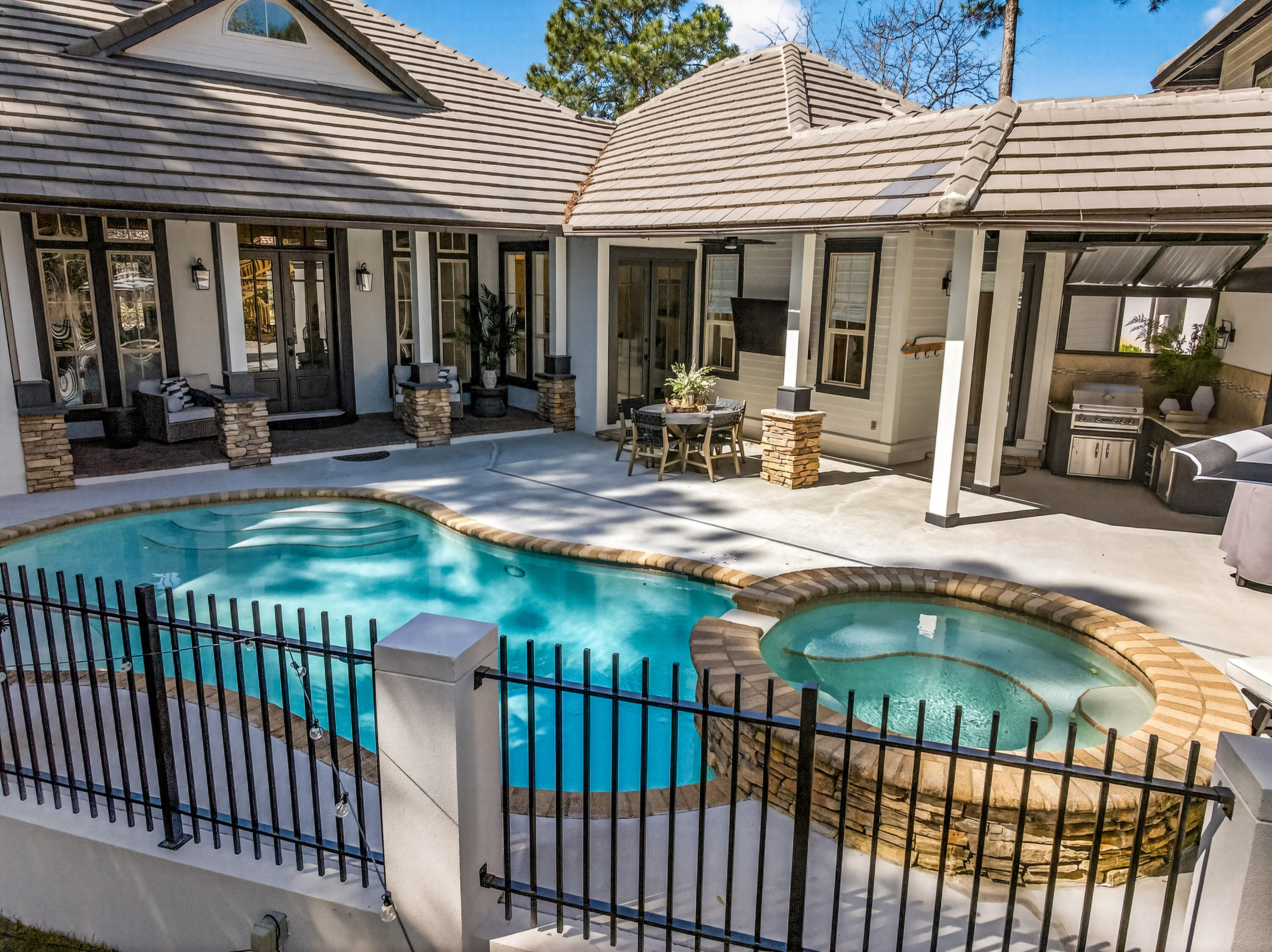 BURNT PINE - Residential