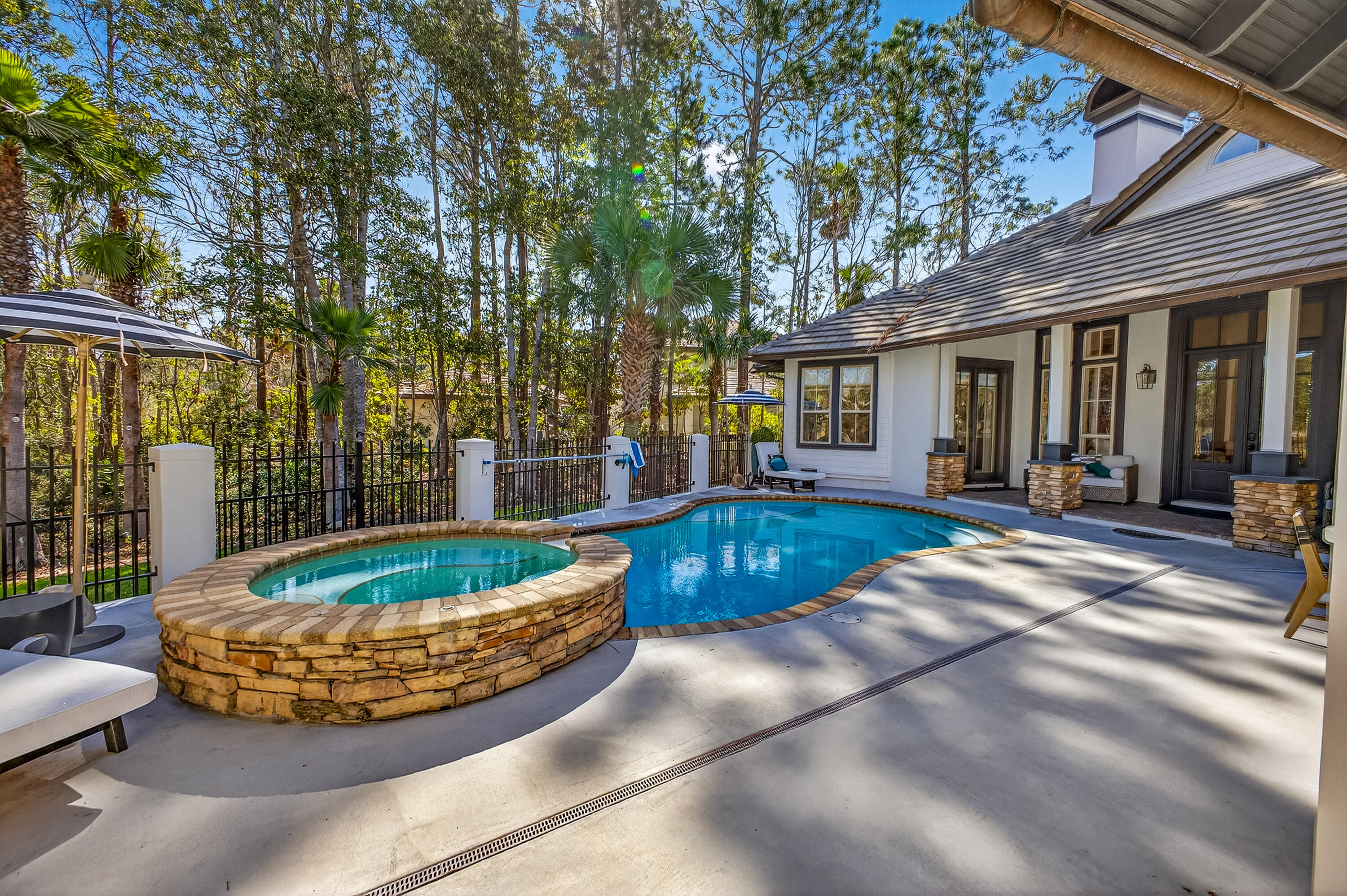 BURNT PINE - Residential