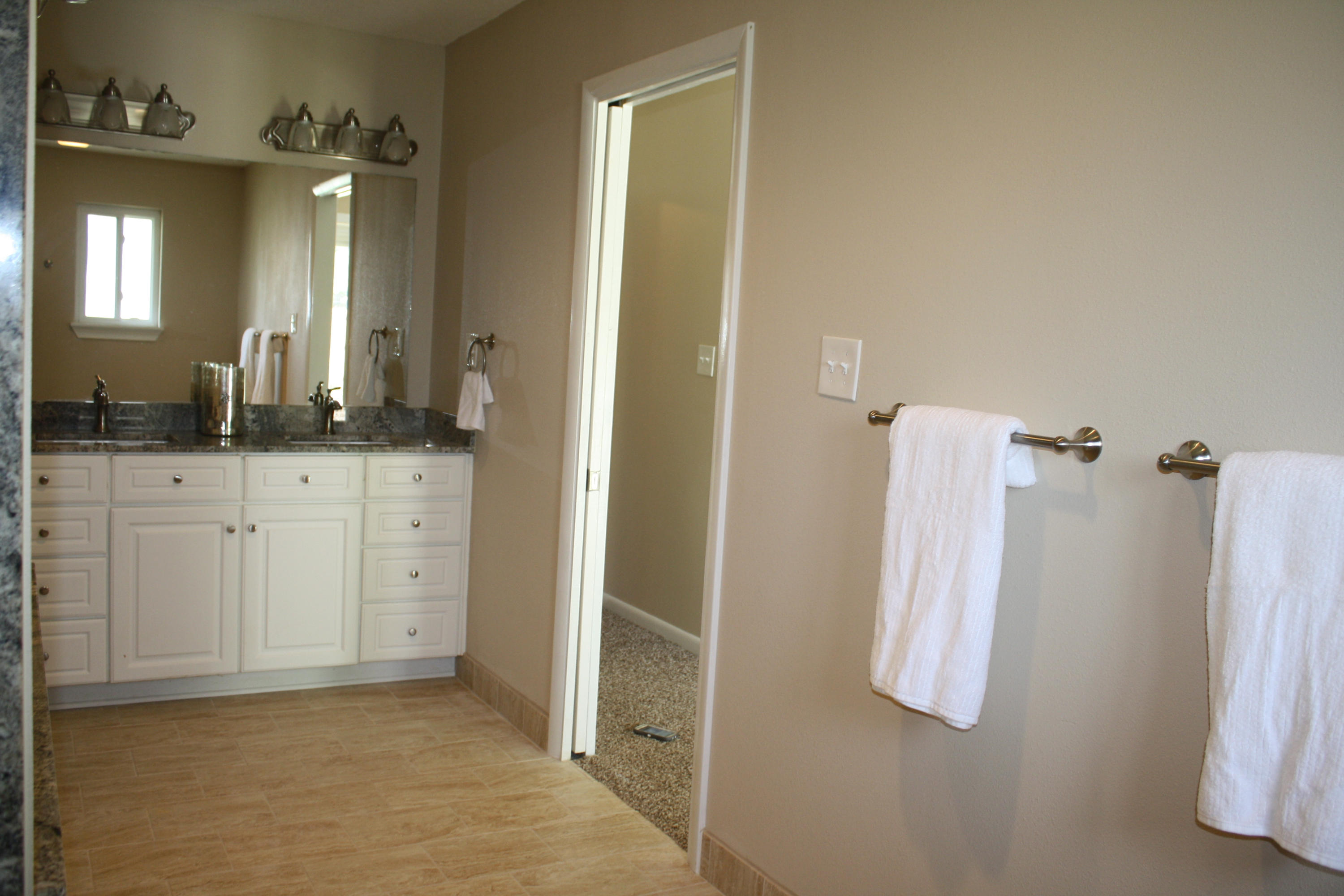 COUNTRY CLUB EST 1ST ADDN - Residential