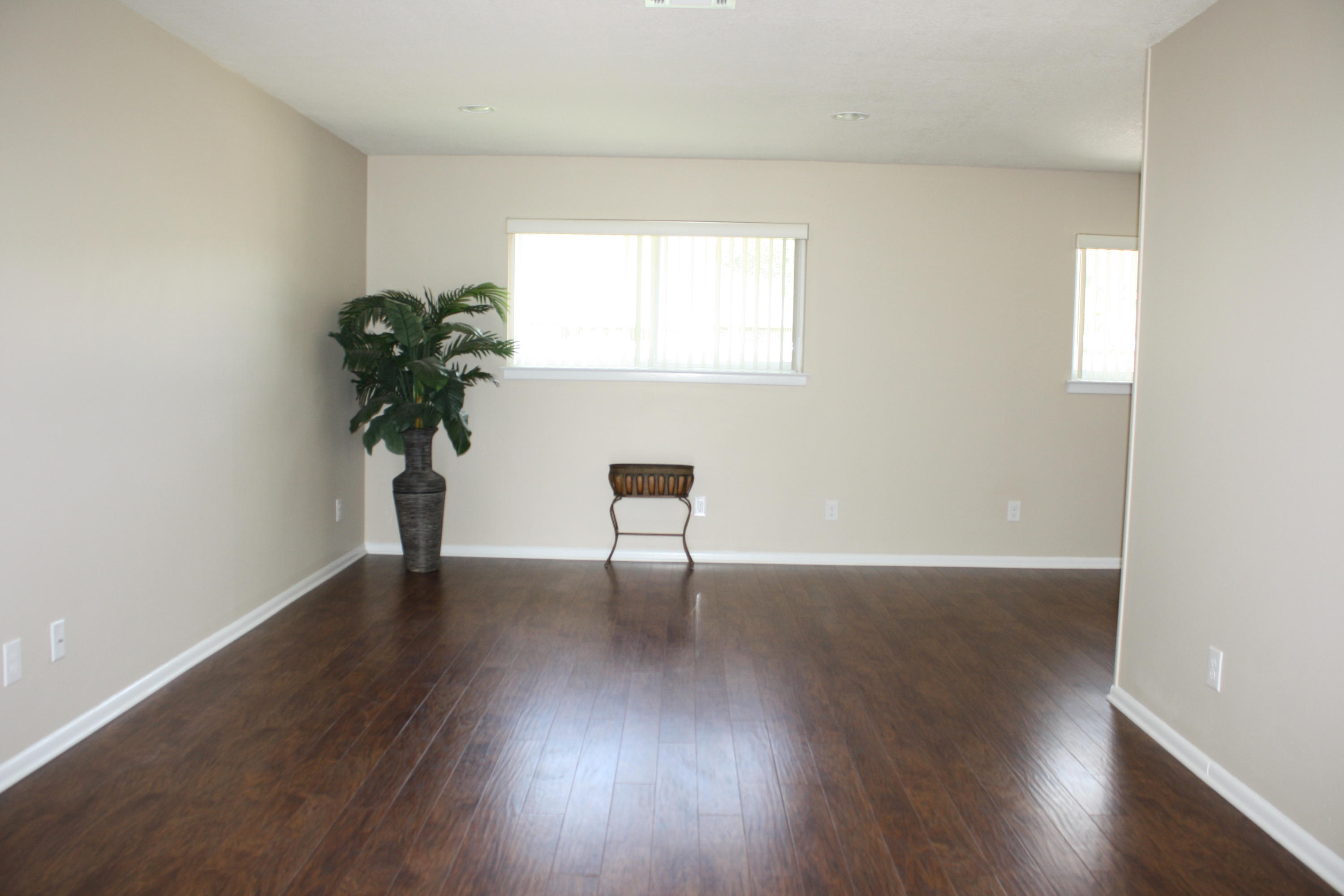 COUNTRY CLUB EST 1ST ADDN - Residential