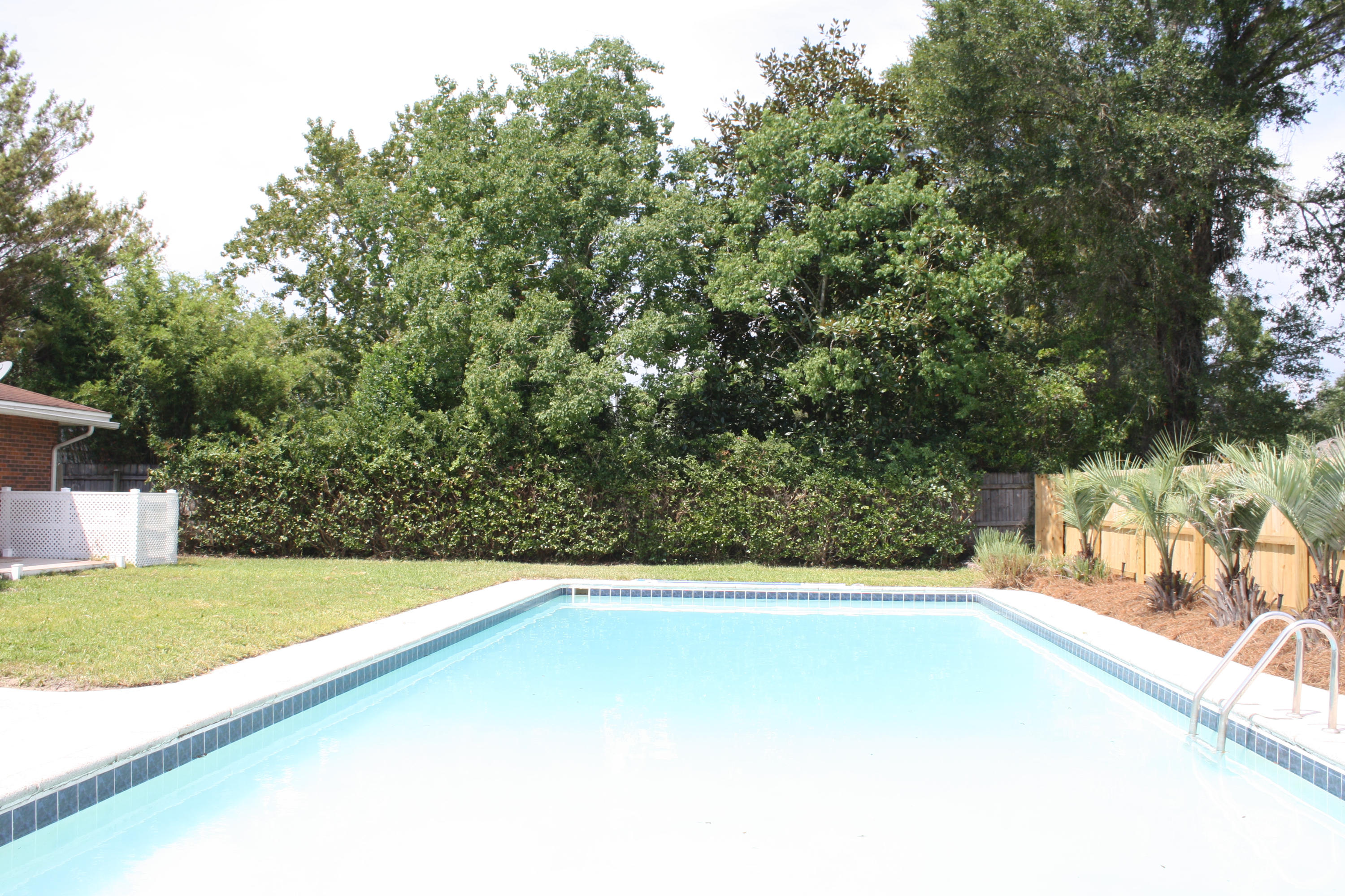 COUNTRY CLUB EST 1ST ADDN - Residential