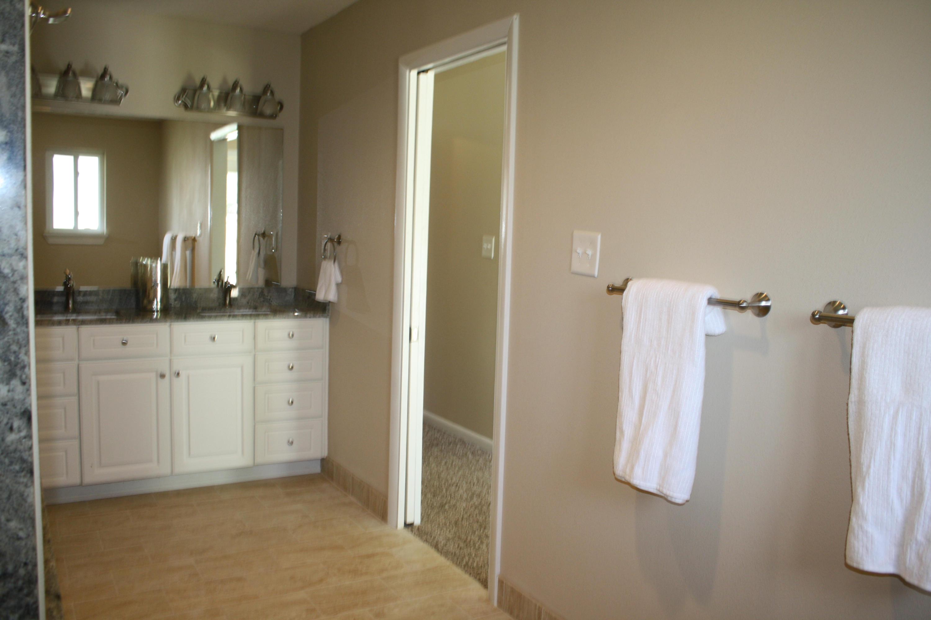 COUNTRY CLUB EST 1ST ADDN - Residential