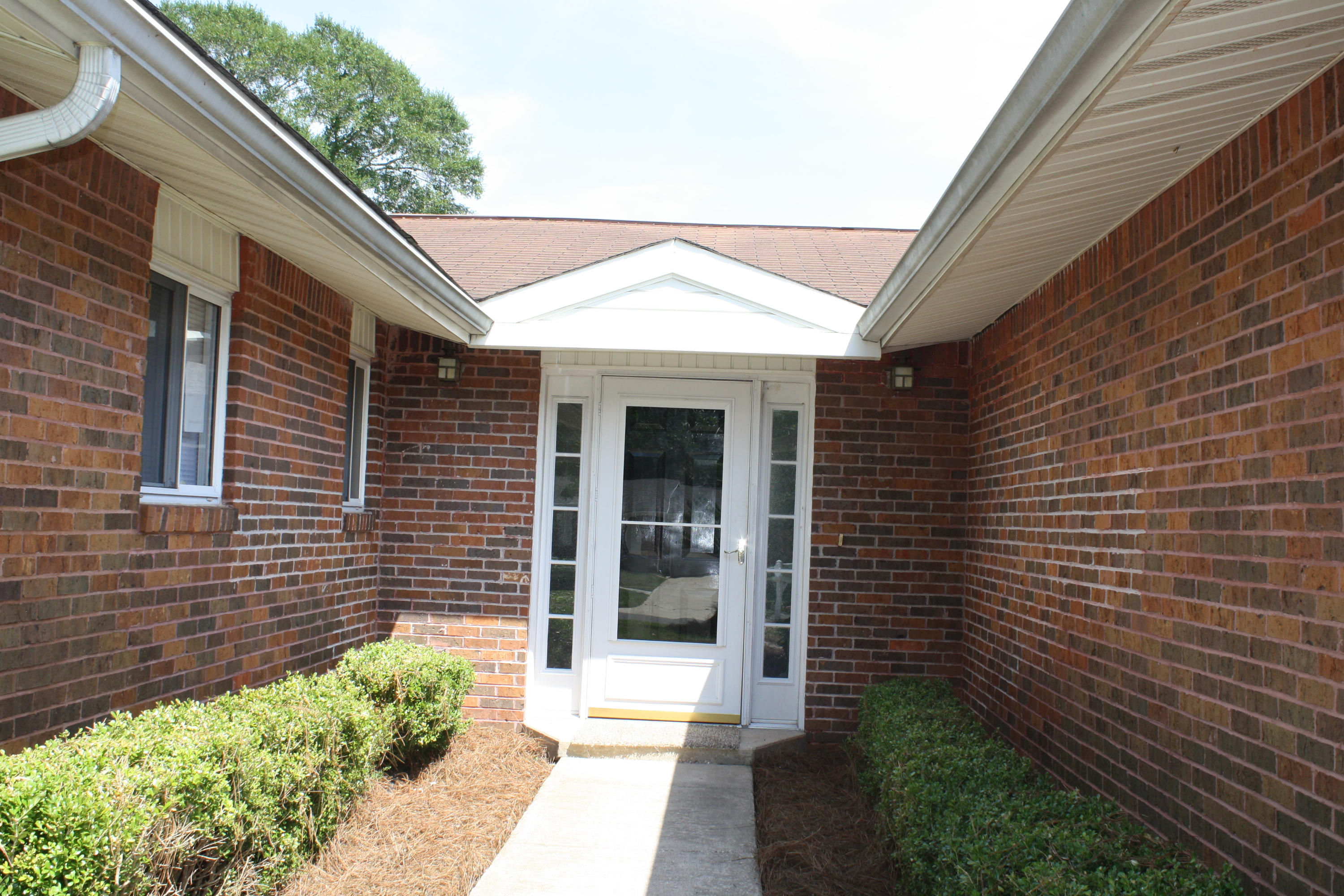 COUNTRY CLUB EST 1ST ADDN - Residential