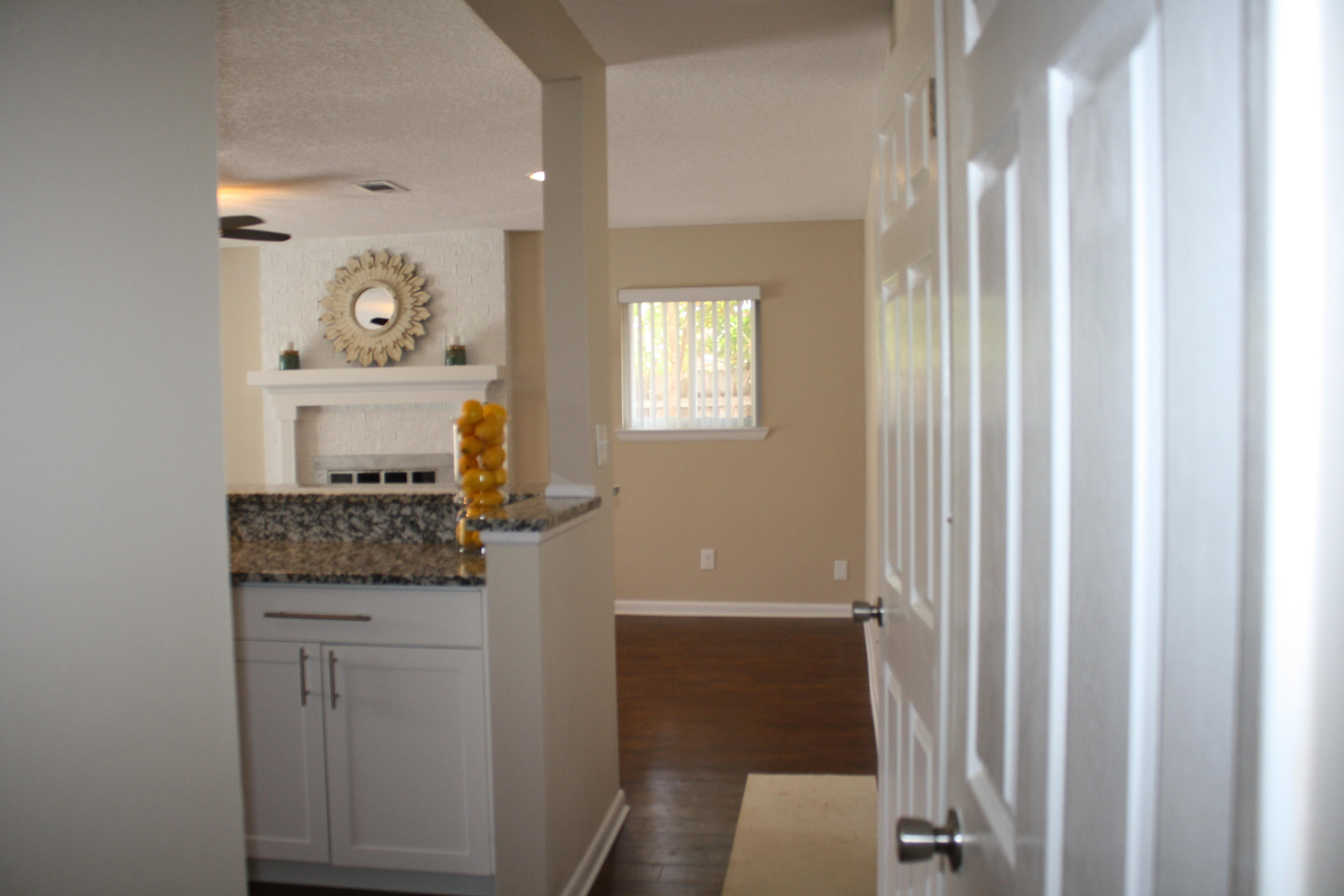 COUNTRY CLUB EST 1ST ADDN - Residential