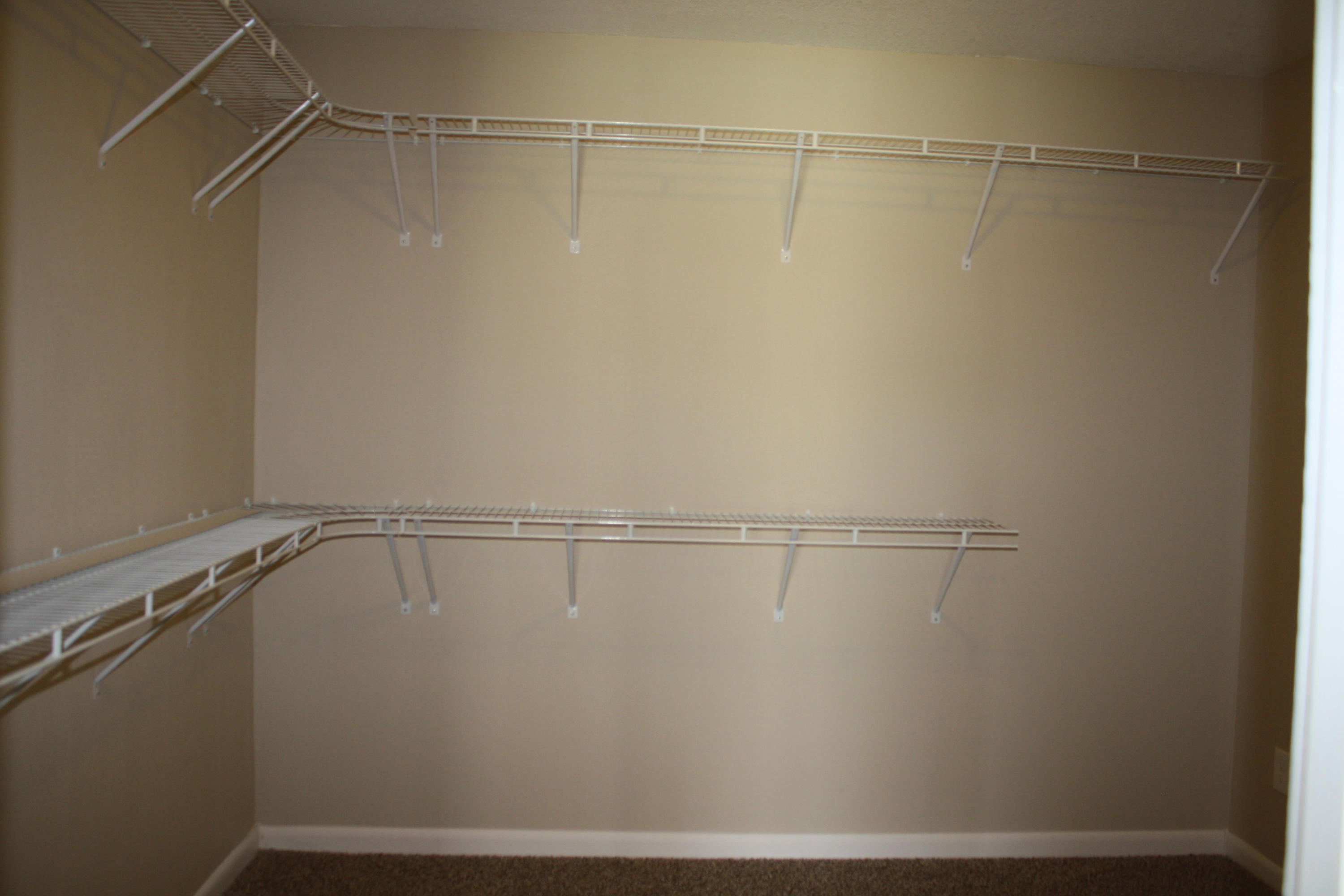 COUNTRY CLUB EST 1ST ADDN - Residential