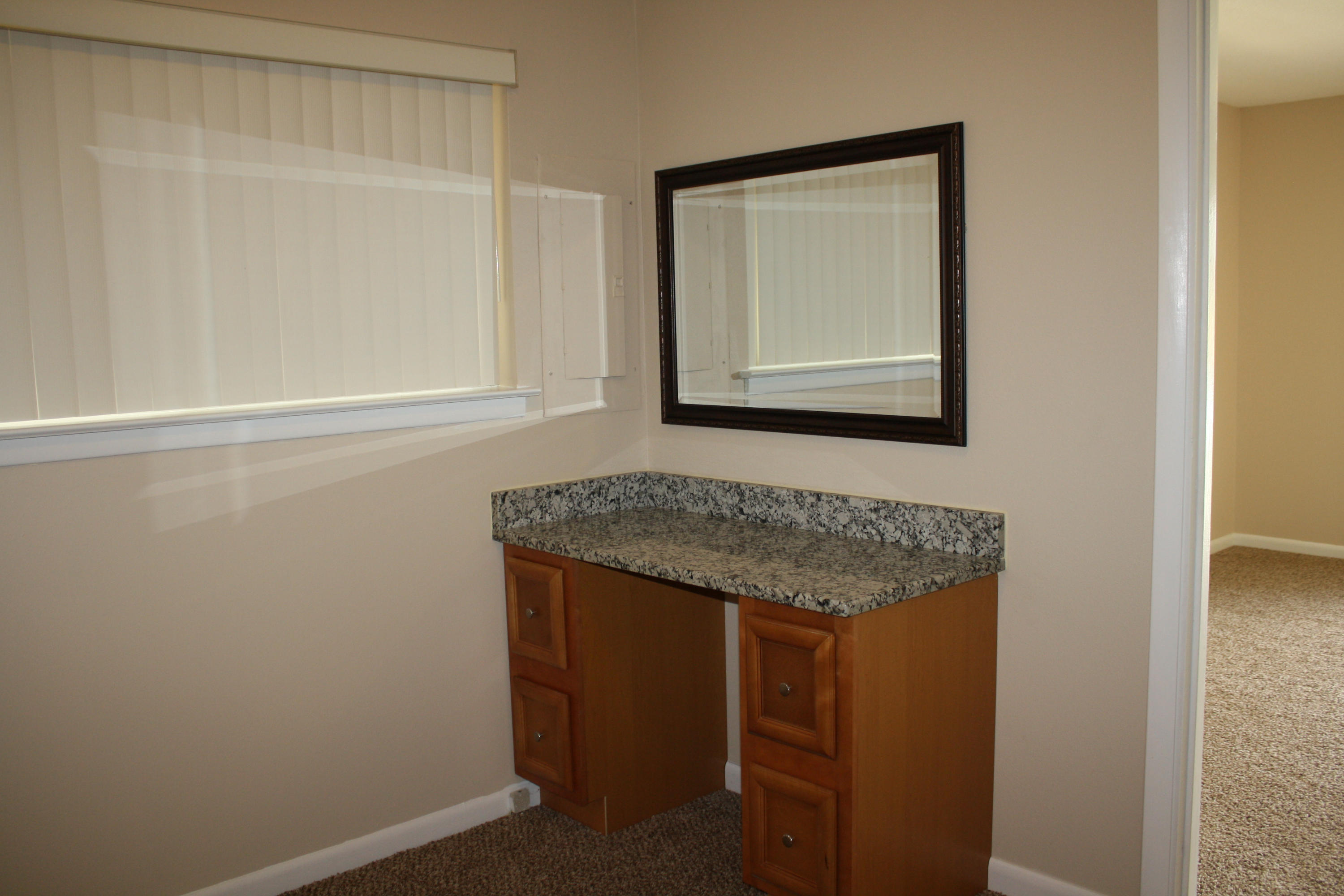 COUNTRY CLUB EST 1ST ADDN - Residential