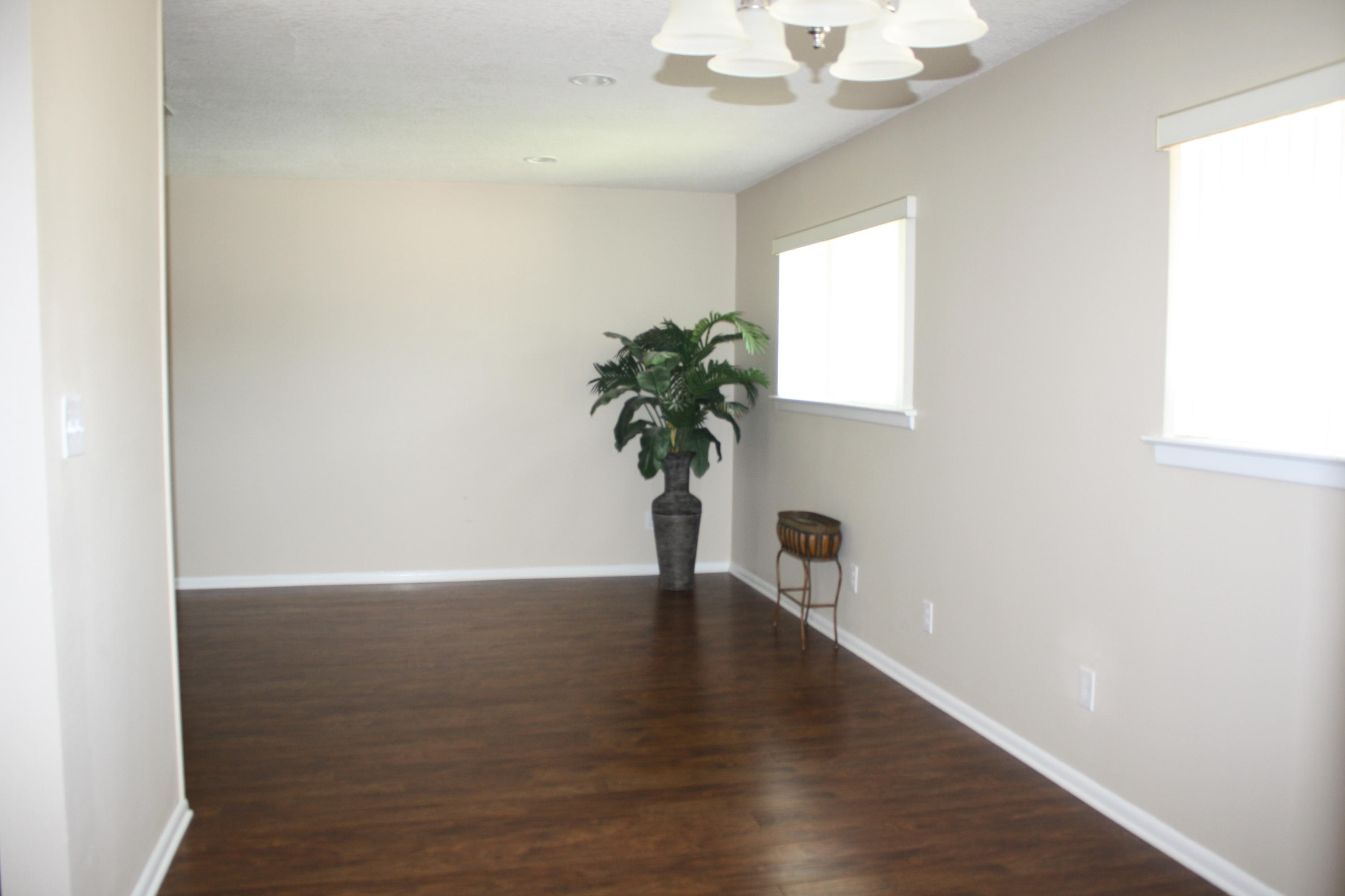 COUNTRY CLUB EST 1ST ADDN - Residential