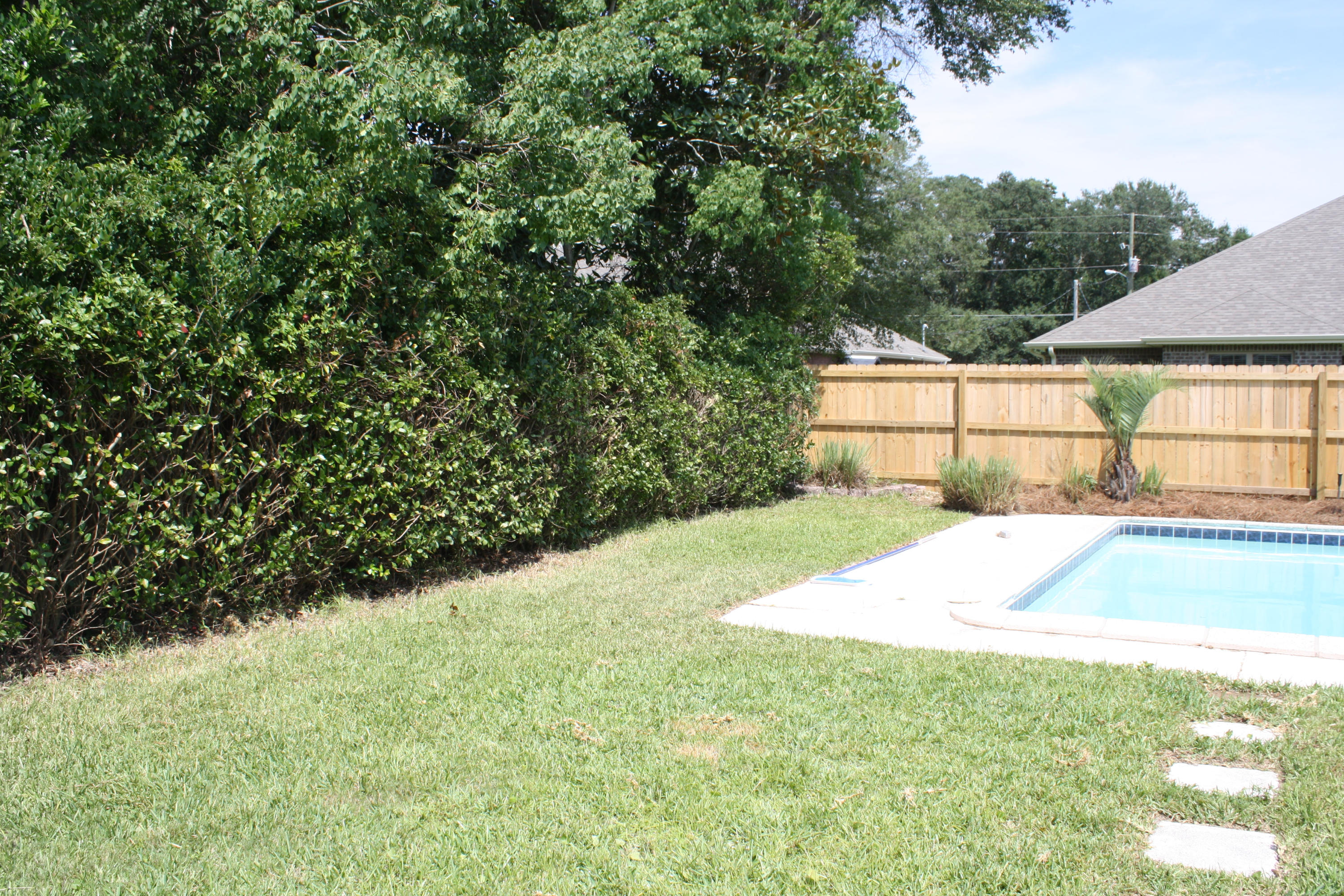 COUNTRY CLUB EST 1ST ADDN - Residential