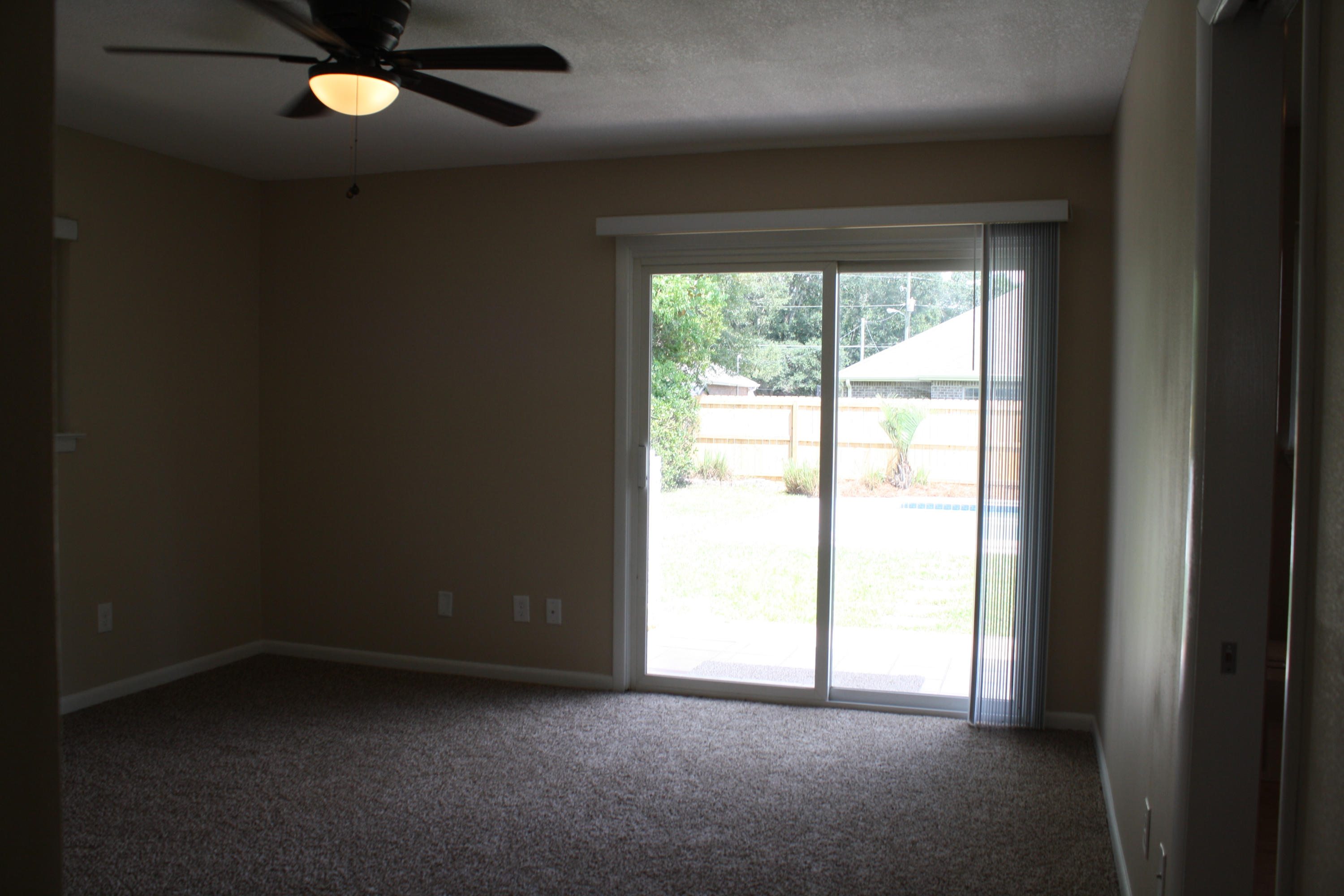 COUNTRY CLUB EST 1ST ADDN - Residential