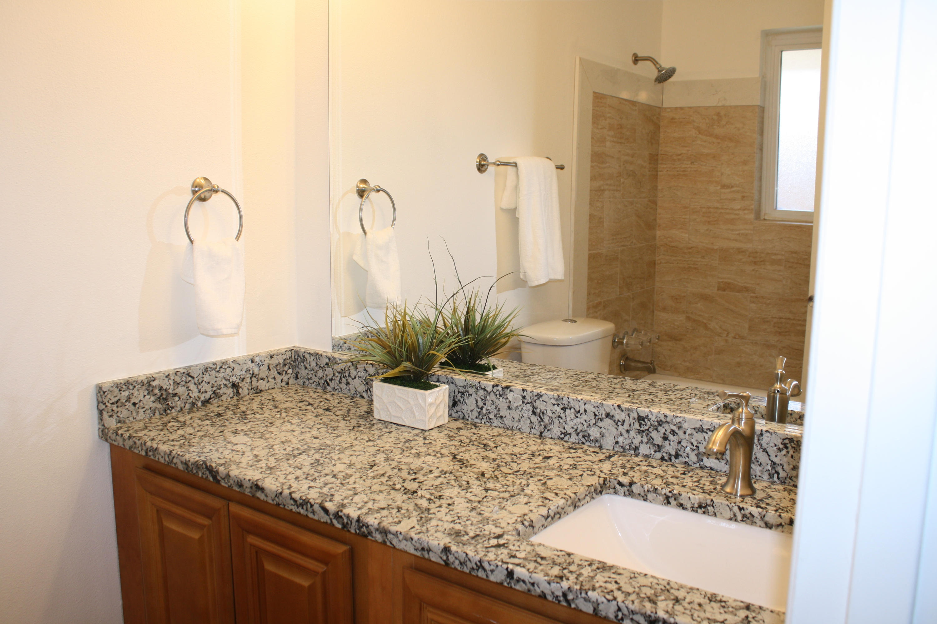 COUNTRY CLUB EST 1ST ADDN - Residential