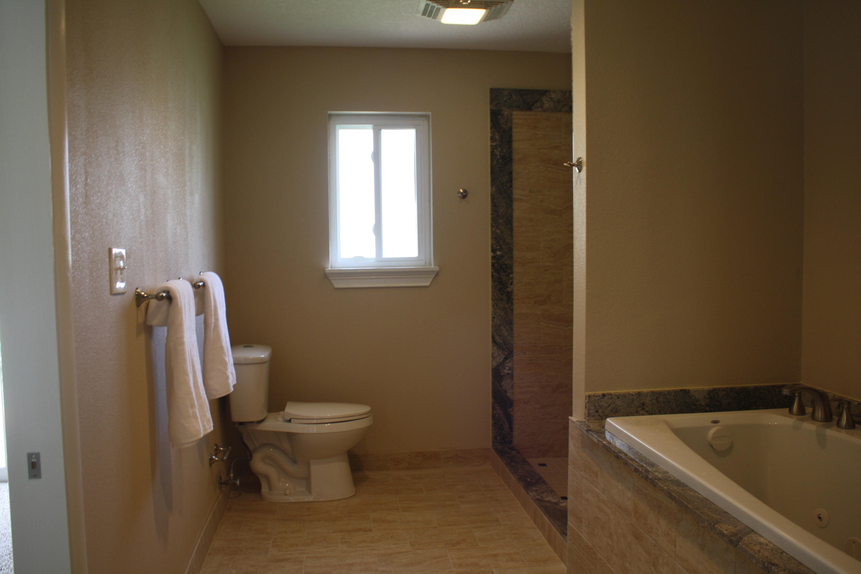 COUNTRY CLUB EST 1ST ADDN - Residential