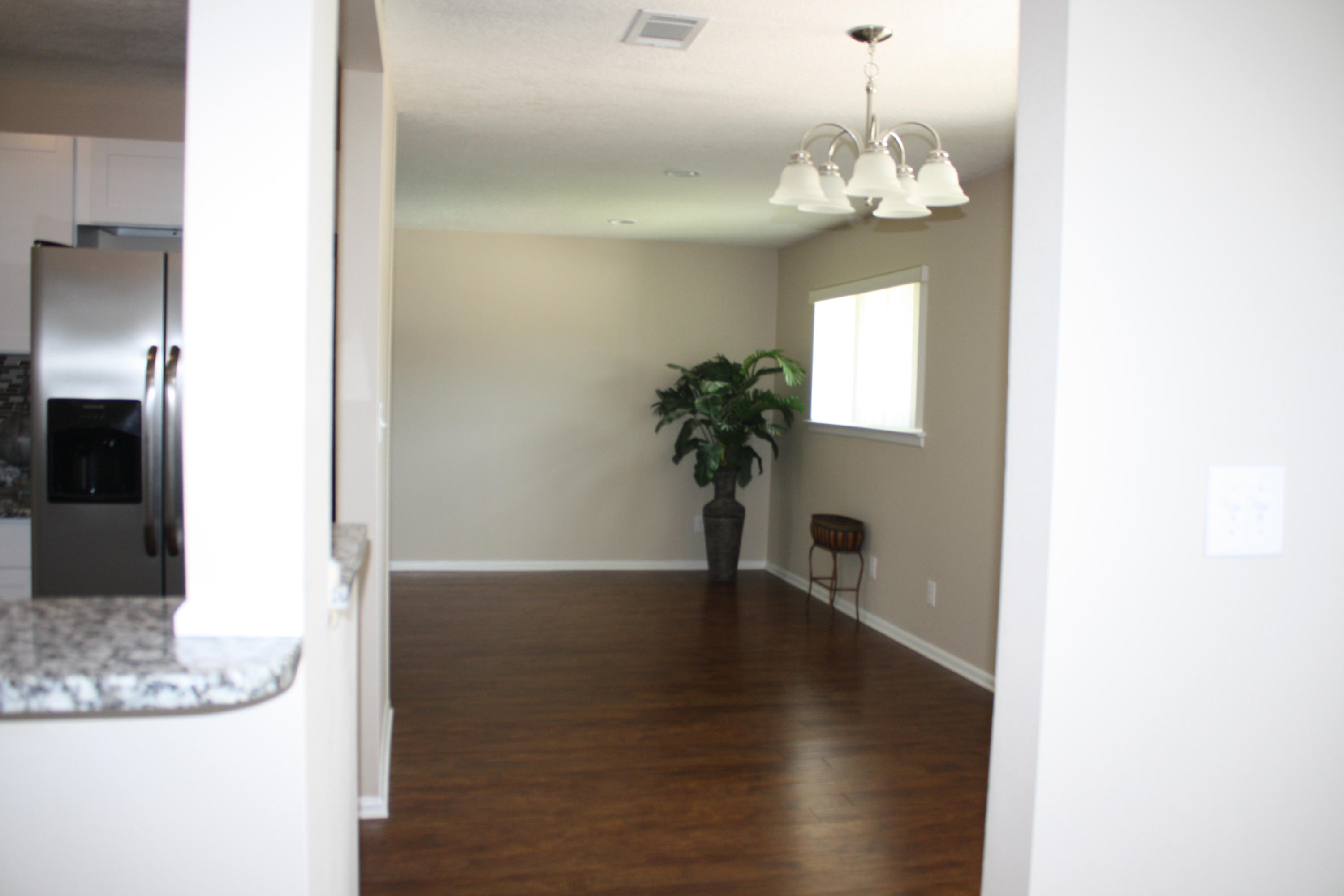 COUNTRY CLUB EST 1ST ADDN - Residential