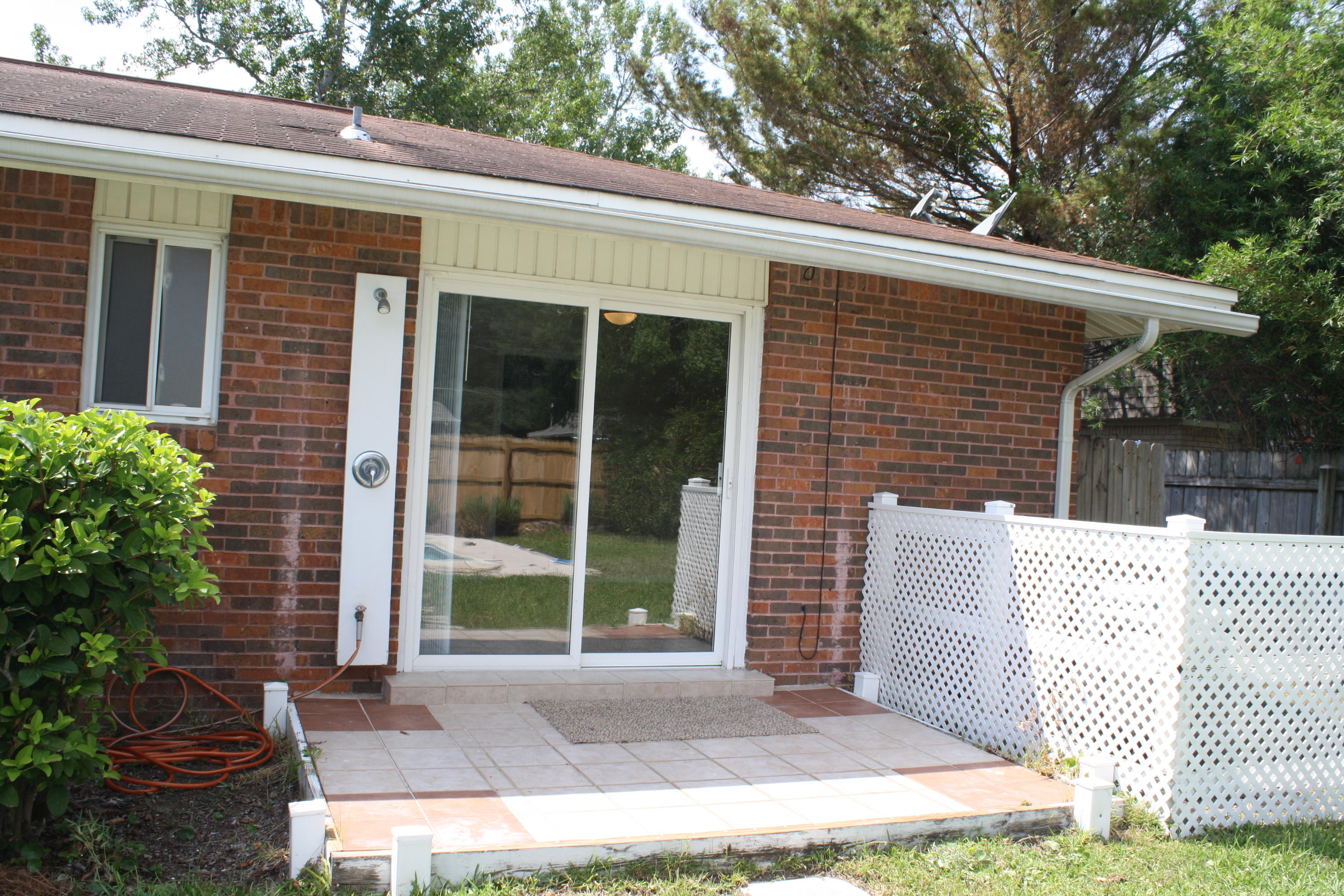 COUNTRY CLUB EST 1ST ADDN - Residential