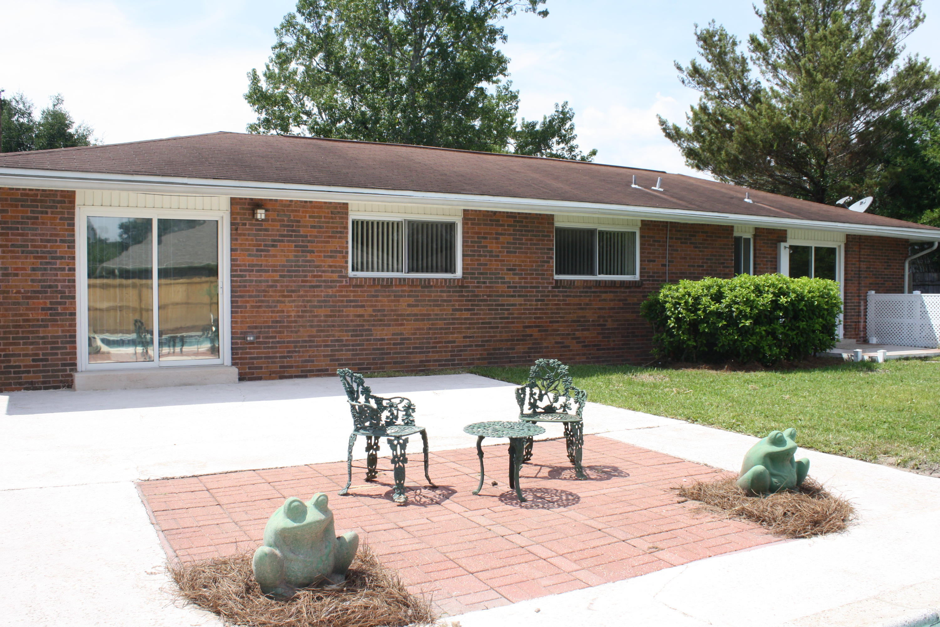 COUNTRY CLUB EST 1ST ADDN - Residential