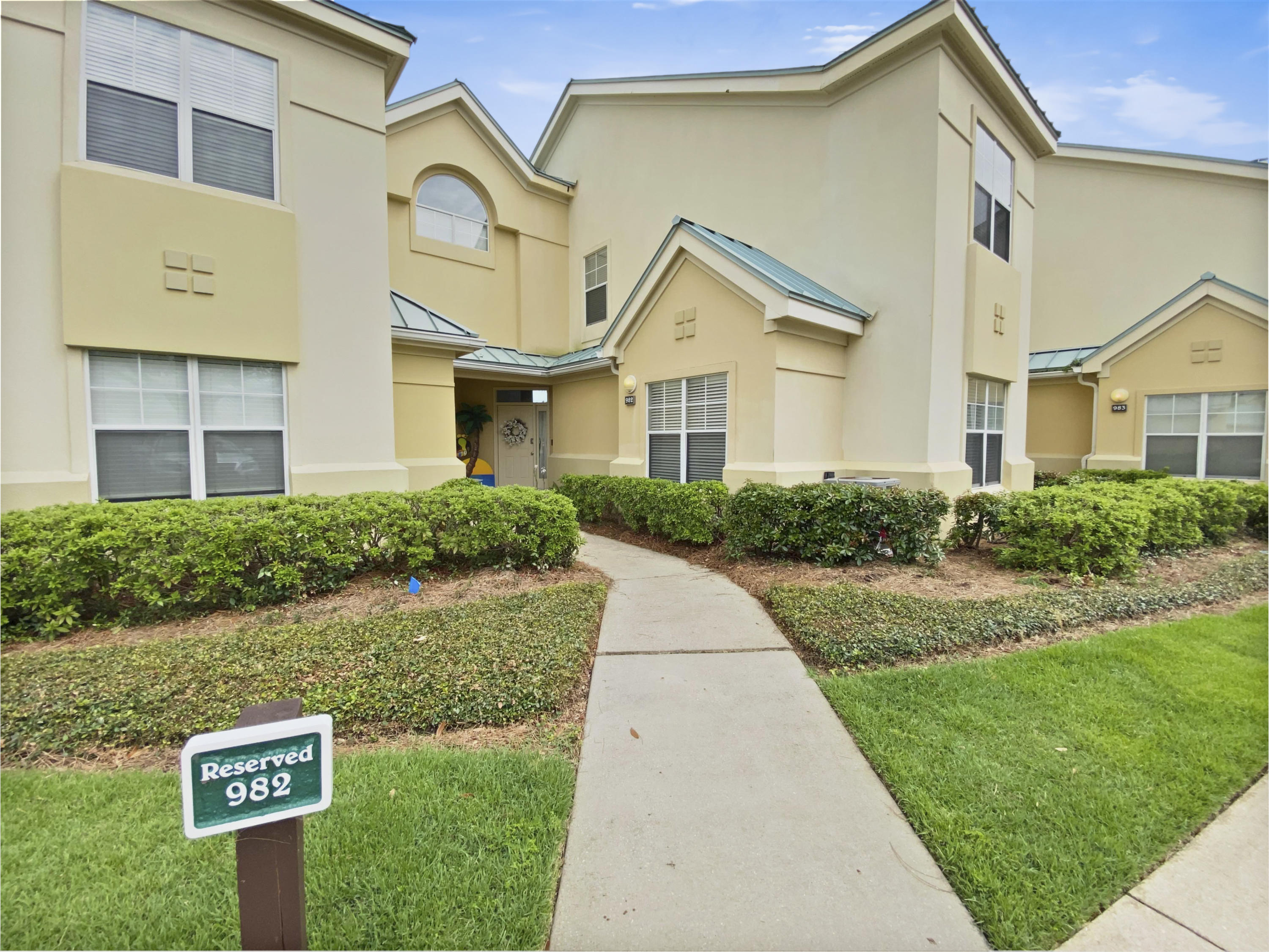 NORTH SHORE T/H - Residential