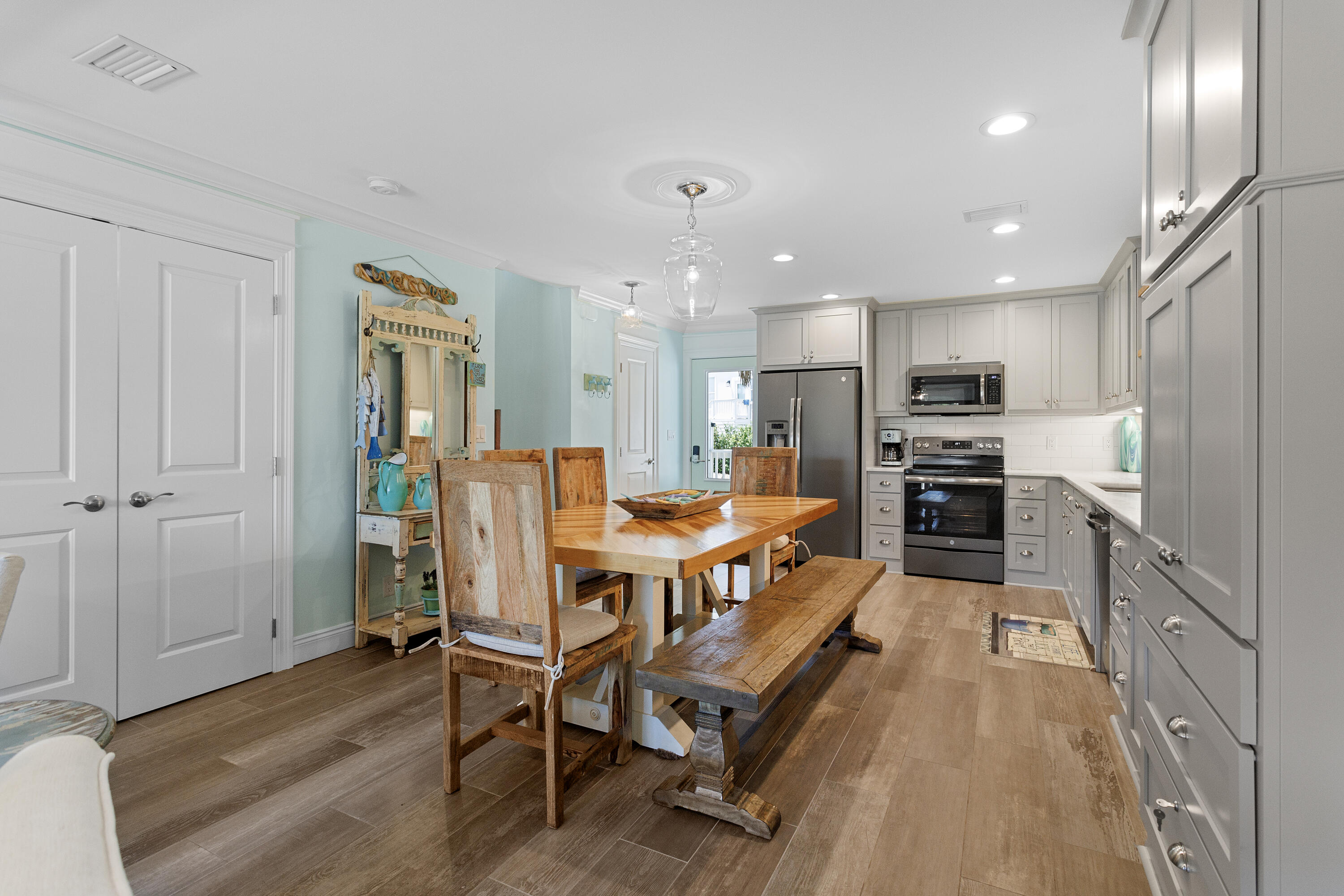 SANDCASTLES BY THE SEA T/H PH 1 - Residential Lease