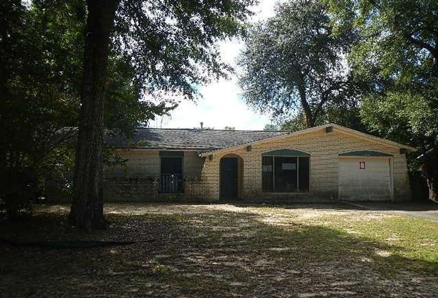 Deeply discounted price but seller still willing to consider all offers!Potential-packed brick home on pretty lot offers a fully privacy fenced backyard w/screened patio to enjoy lots of outdoor entertainment! Functional interior offers a formal living room, kitchen w/dining area and all appliances plus french doors leading to patio, cozy bedrooms w/plenty of storage, and master suite w/full bathroom that includes powder room! Terrific location just north of E Olive Road for easy access to Ferry Pass Middle & Elementary, Florida Hospital, I-10, Scenic Highway, the University of West Florida, and the entire downtown area! This is just an awesome location!