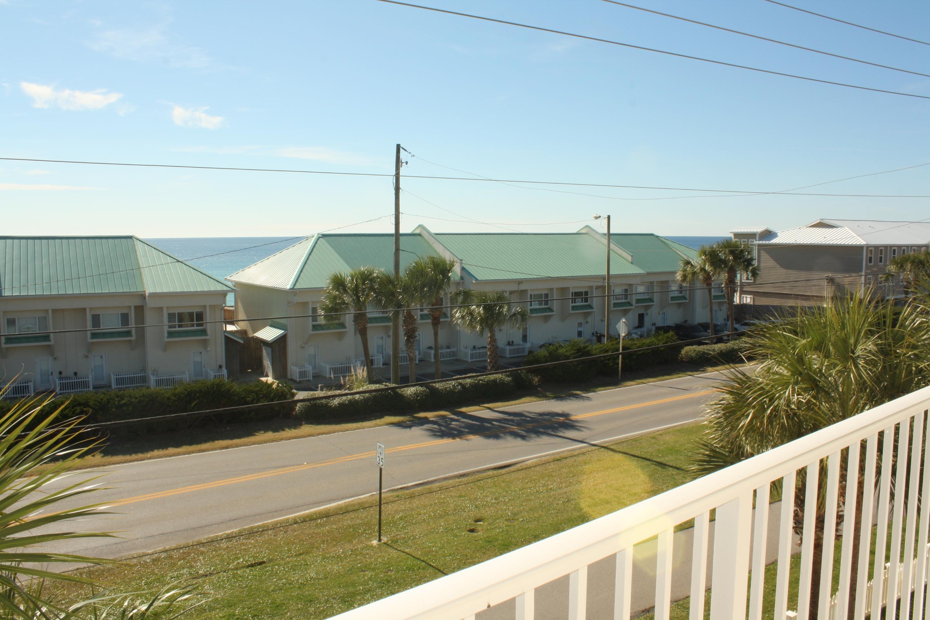 Royal Seaesta - Residential