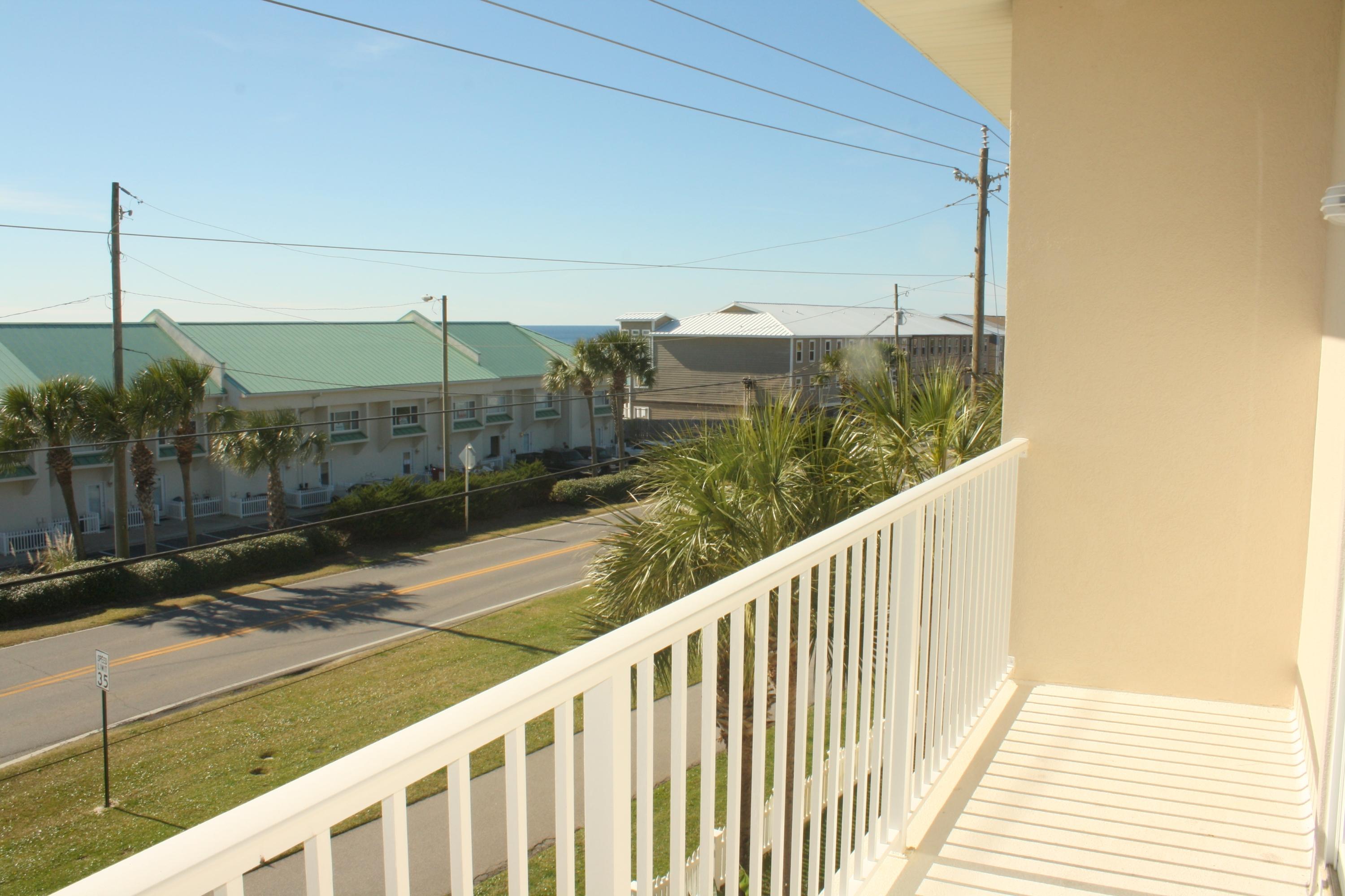 Royal Seaesta - Residential