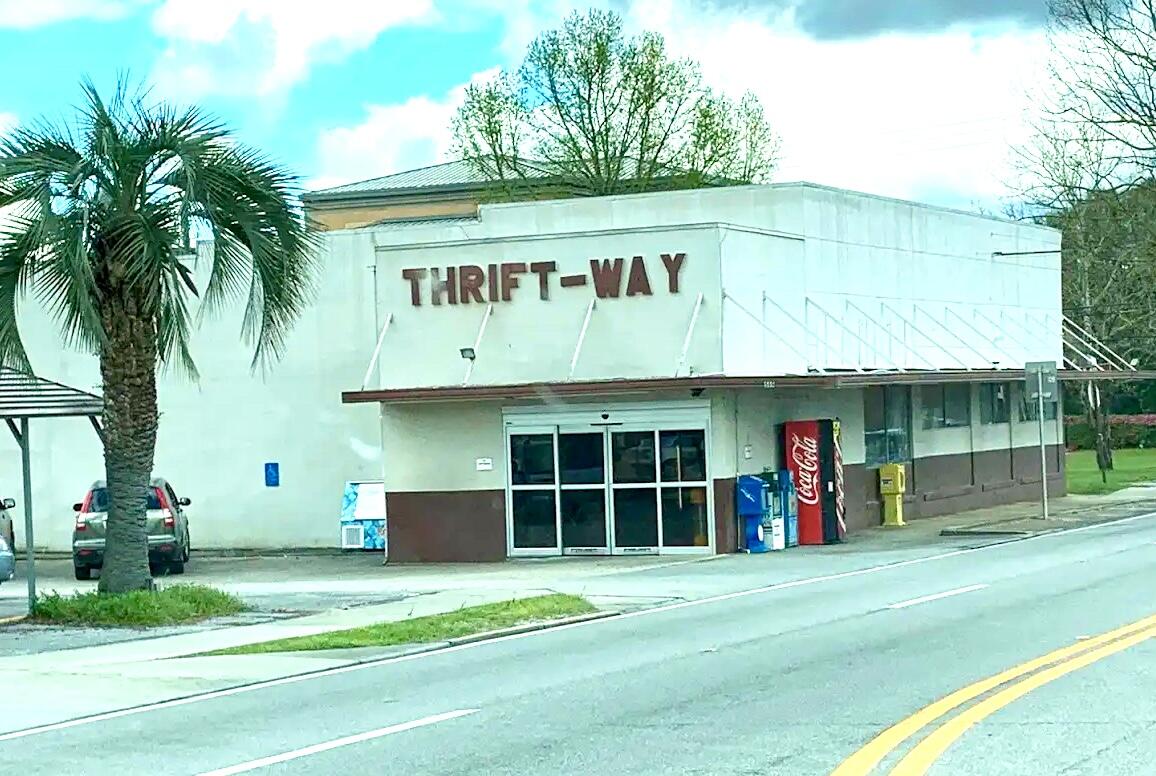 Entered for COMP purposes only.9,540 sqft building previously used as grocery store in the heart of DeFuniak Springs, FL.  Located within walking distance to Walton County Court House.  Building has 7,291 sqft of heated space.  Sale include adjacent vacant lot with a total acreage of .57 acres.