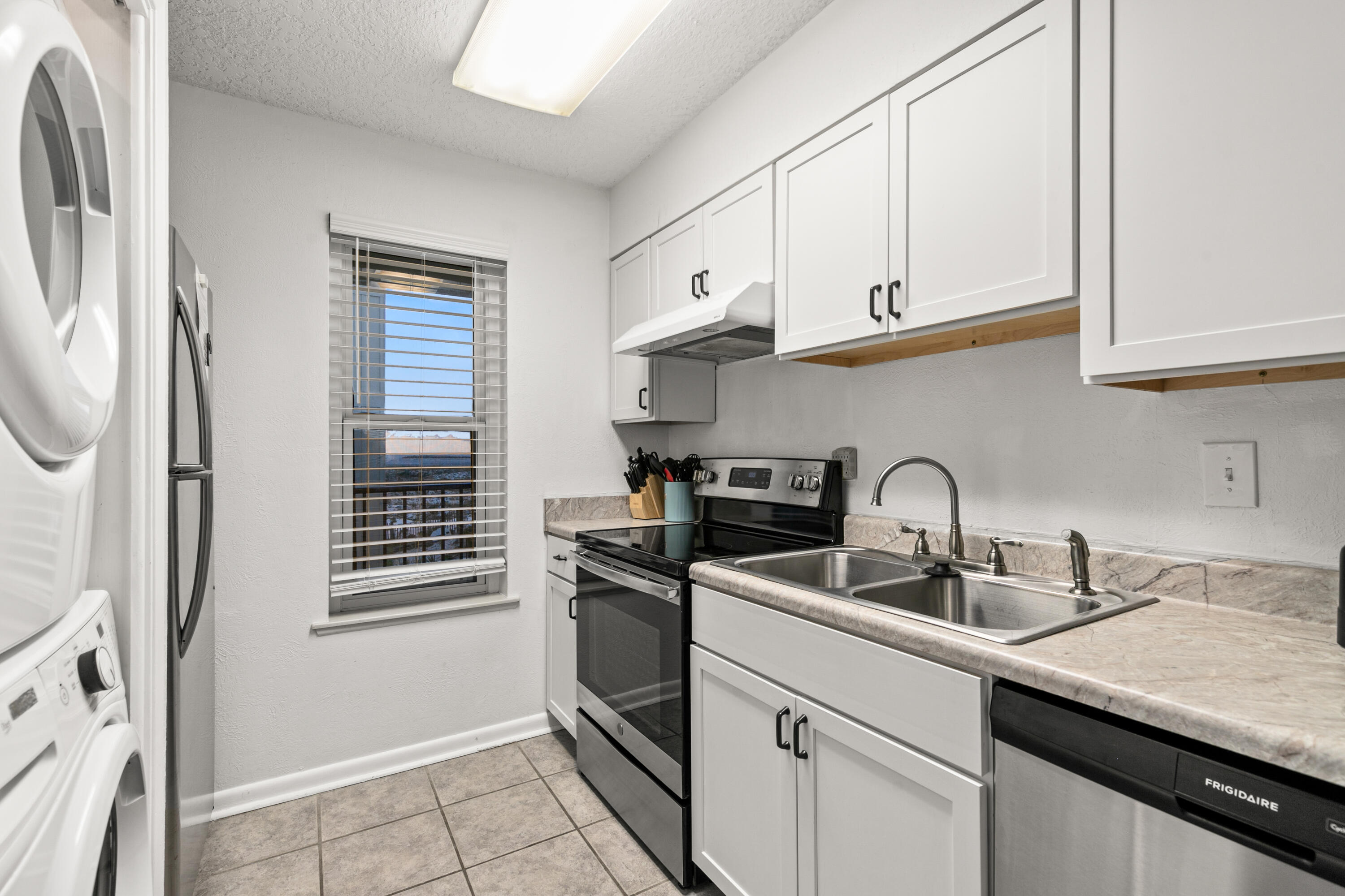 POOLSIDE VILLAS CONDO - Residential