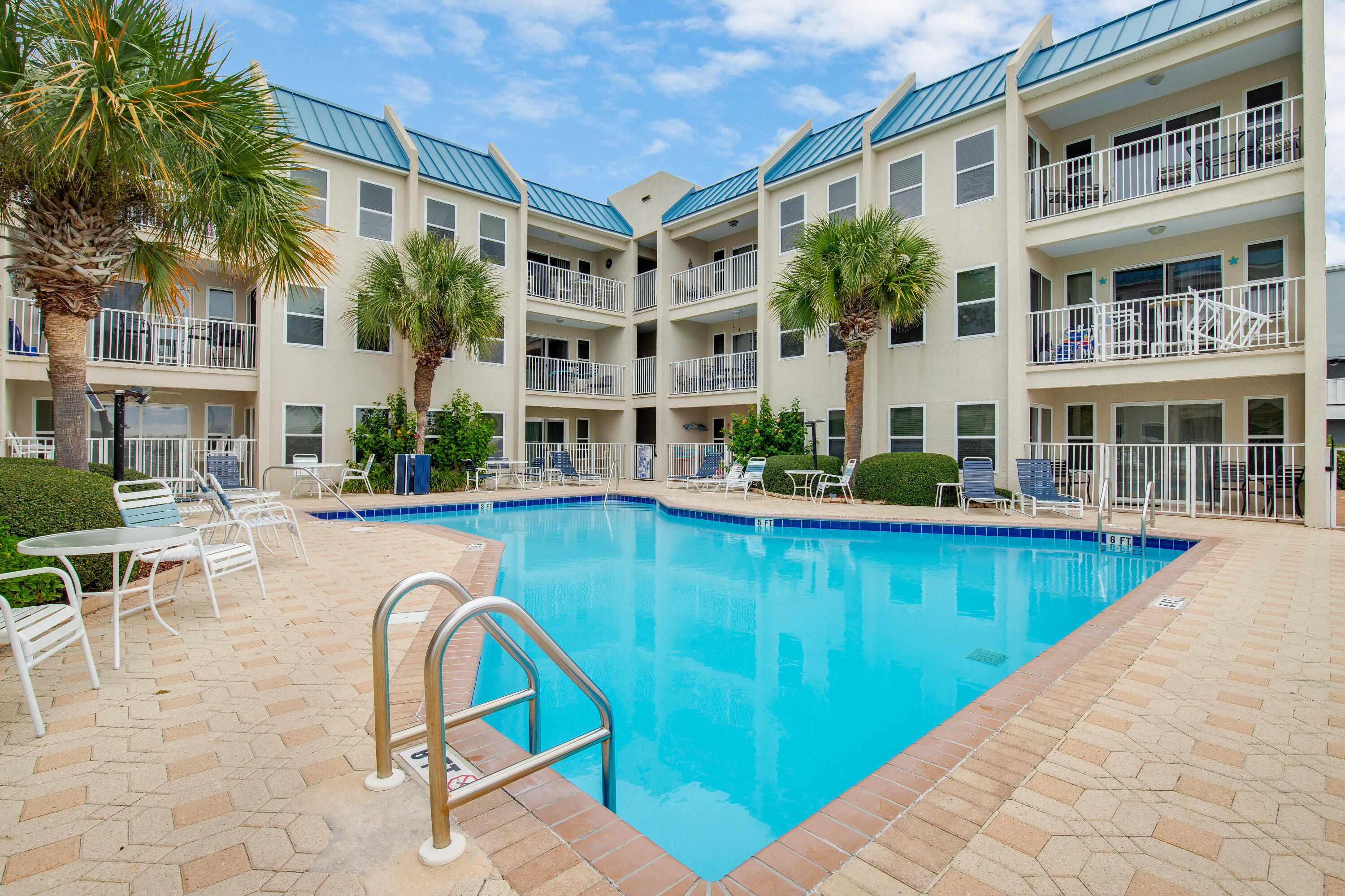 POOLSIDE VILLAS CONDO - Residential