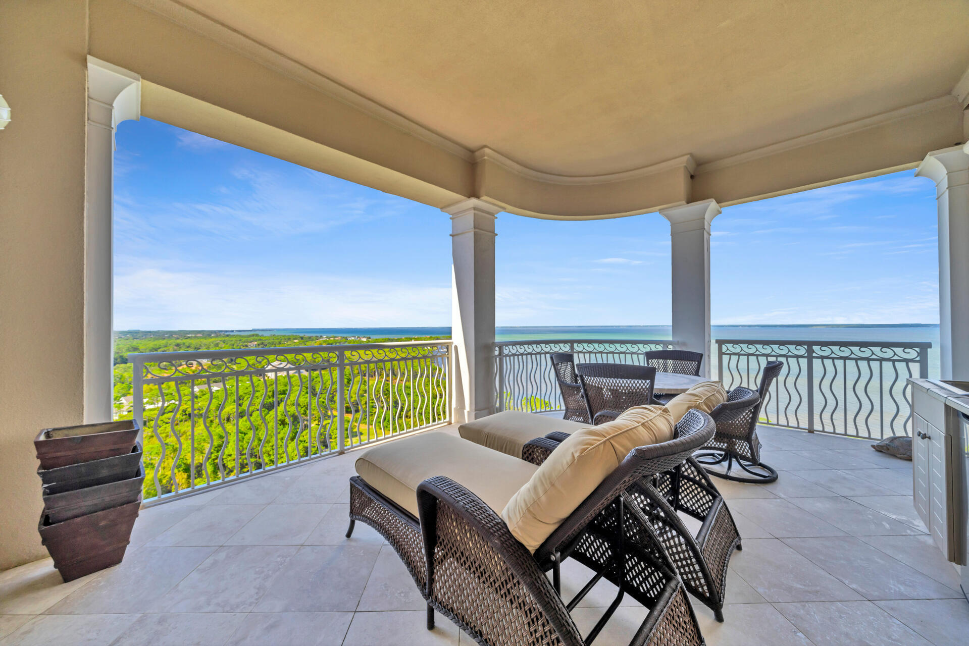 ONE WATER PLACE AT KELLY PLANTATION - Residential