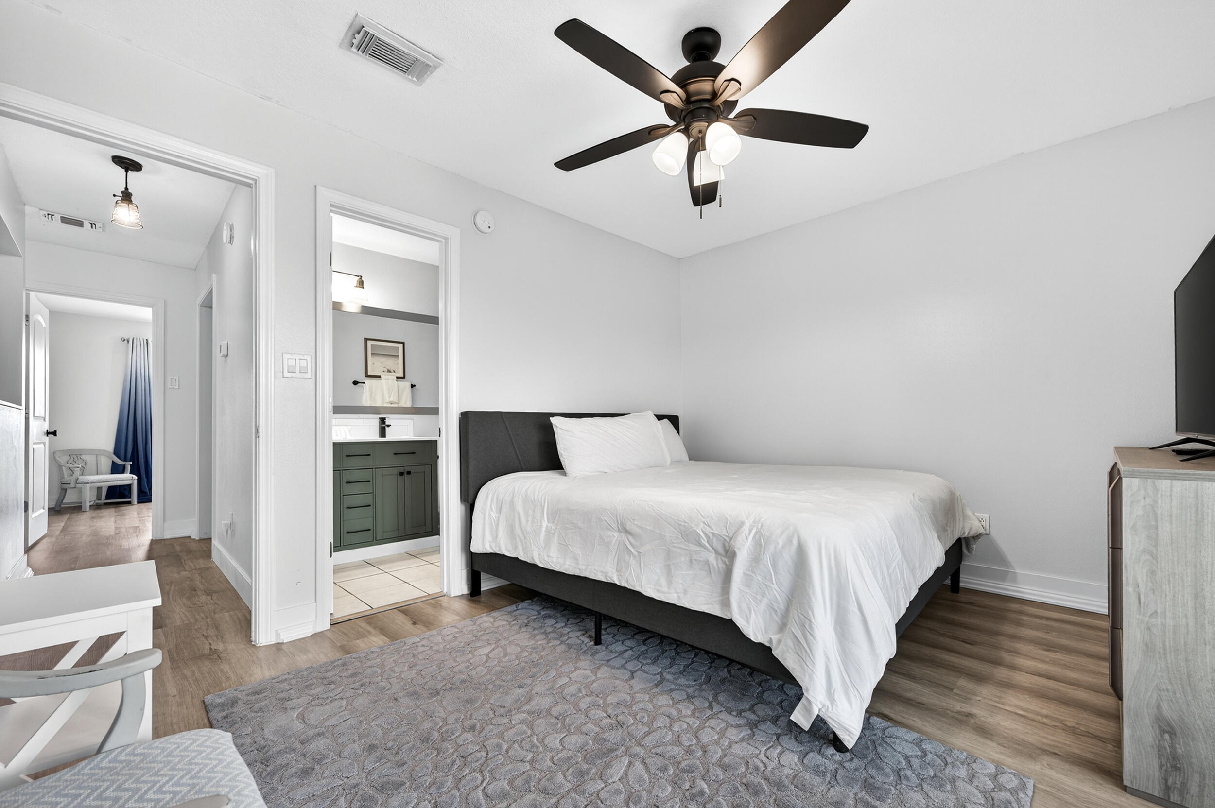 SIGUENZA COVE - Residential