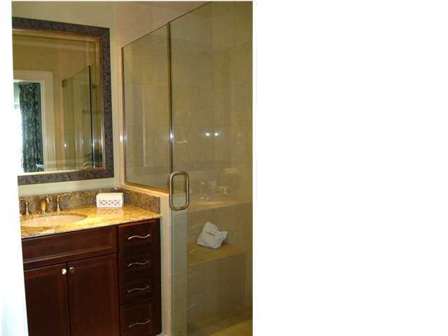 EMERALD GRANDE - Residential