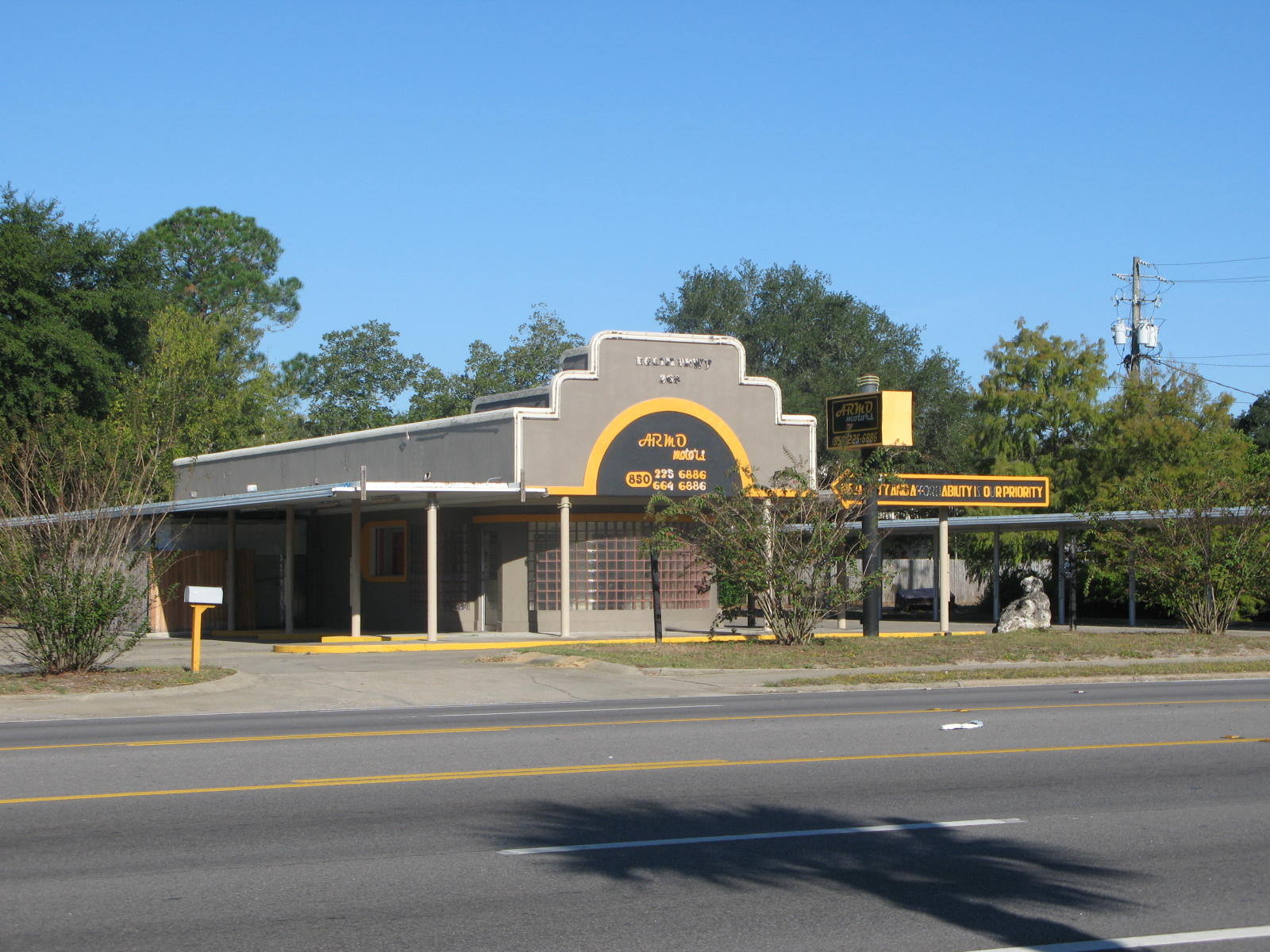 Former Sonic type restaurant and used car lot and ideal for same type use. Front and rear access. Has hood system and 2 restrooms. Near Eglin Air Force Base.
