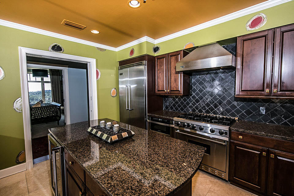 ONE WATER PLACE AT KELLY PLANTATION - Residential