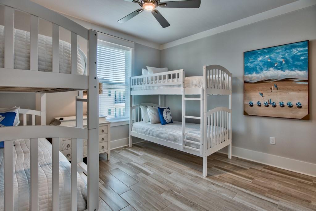 HIDDEN PALMS - Residential