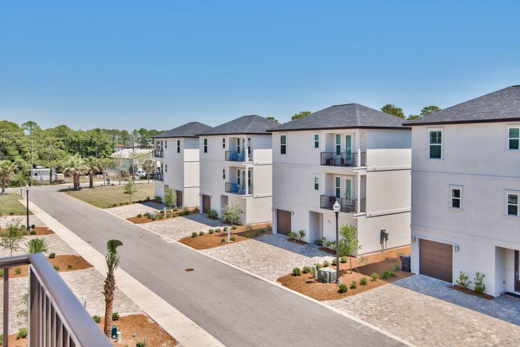 HIDDEN PALMS - Residential