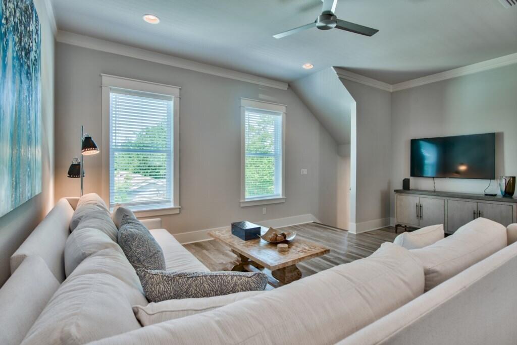 HIDDEN PALMS - Residential