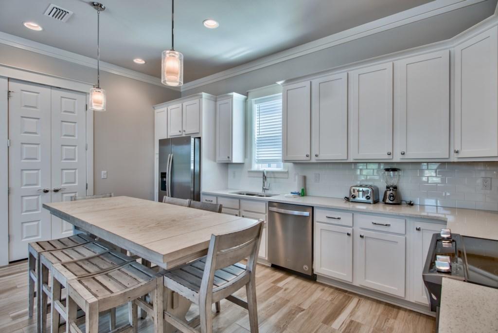 HIDDEN PALMS - Residential