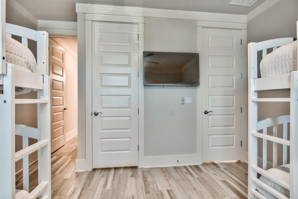 HIDDEN PALMS - Residential