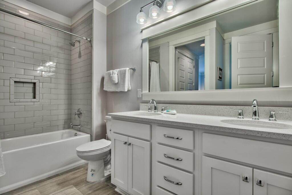 HIDDEN PALMS - Residential