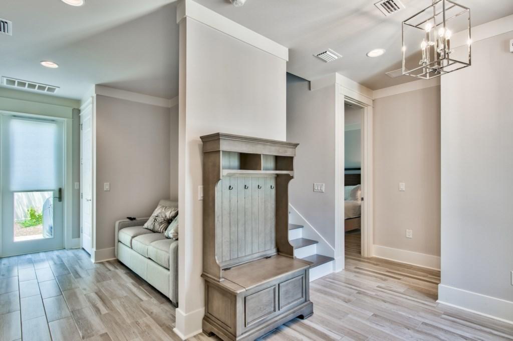 HIDDEN PALMS - Residential