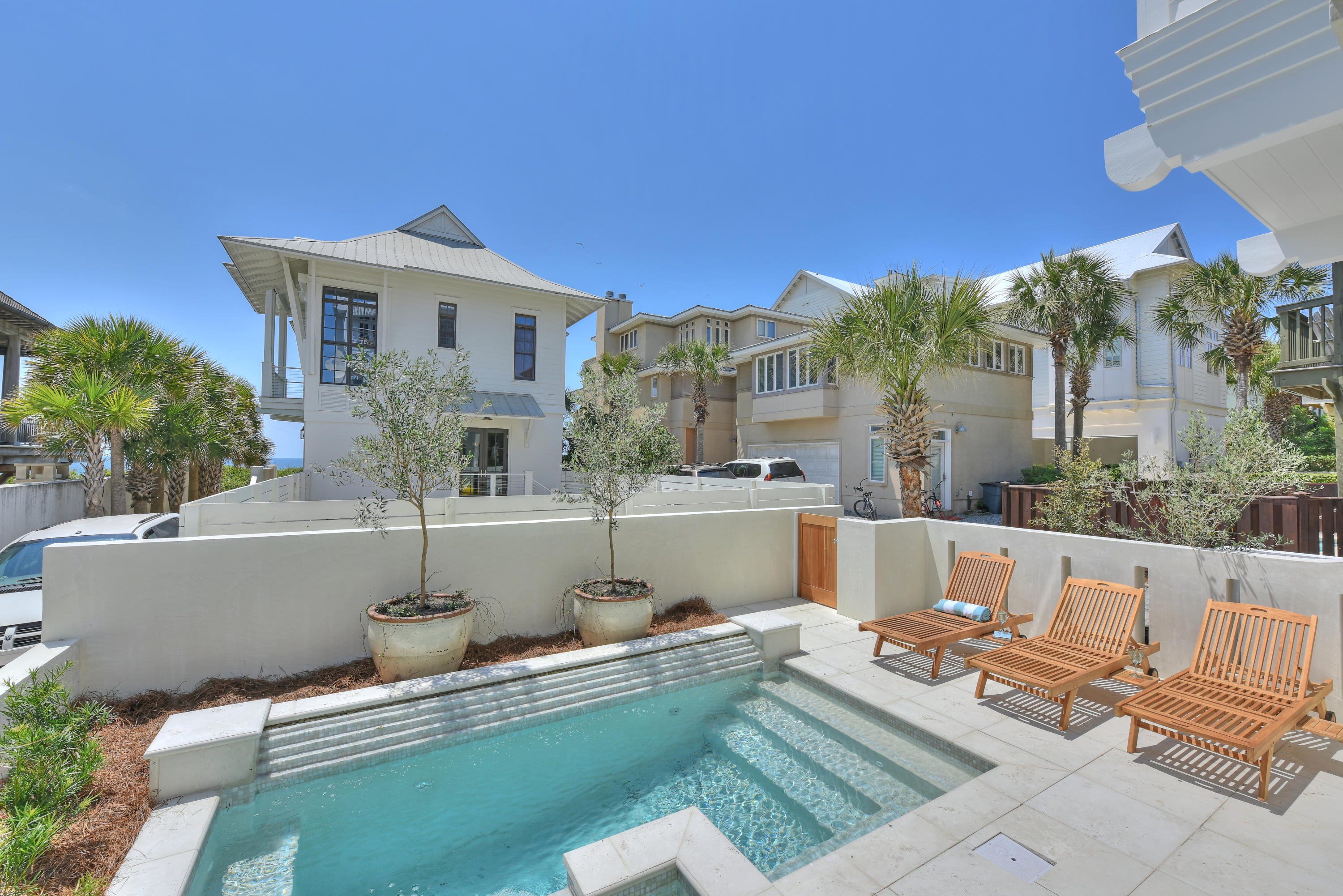 WATER'S EDGE - Residential