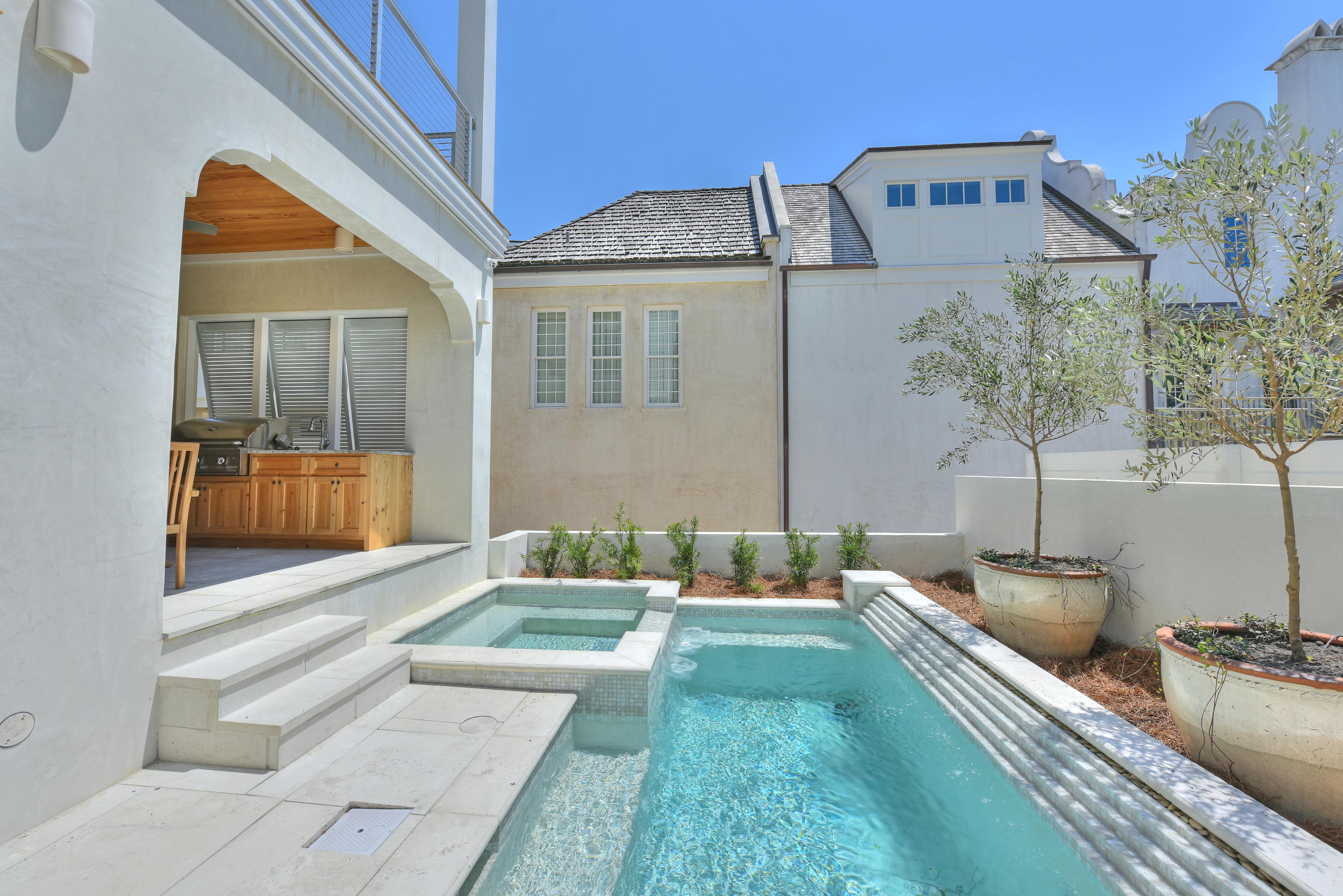 WATER'S EDGE - Residential